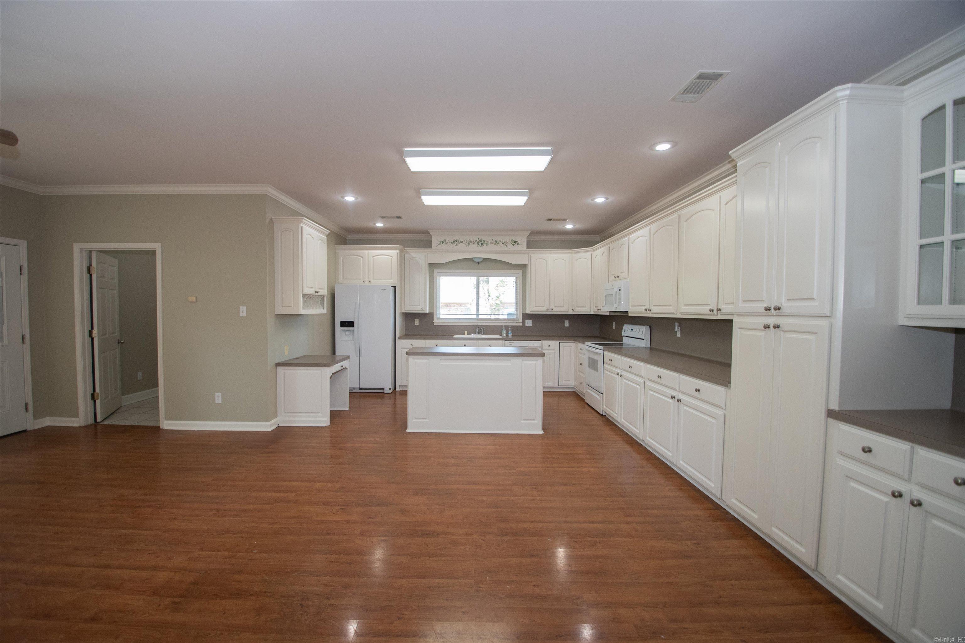 2113 Duane Beebe, AR 72012