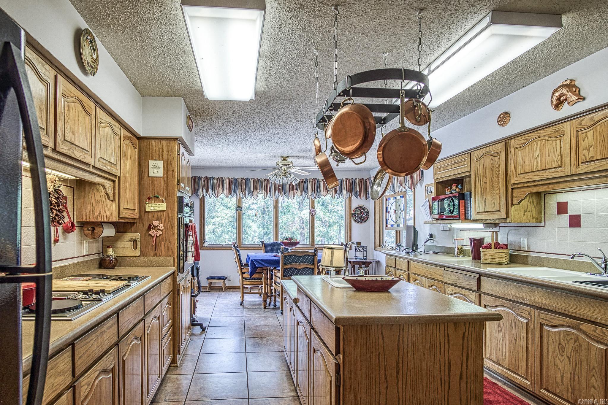 22 Vascongadas  Hot Springs Village, AR