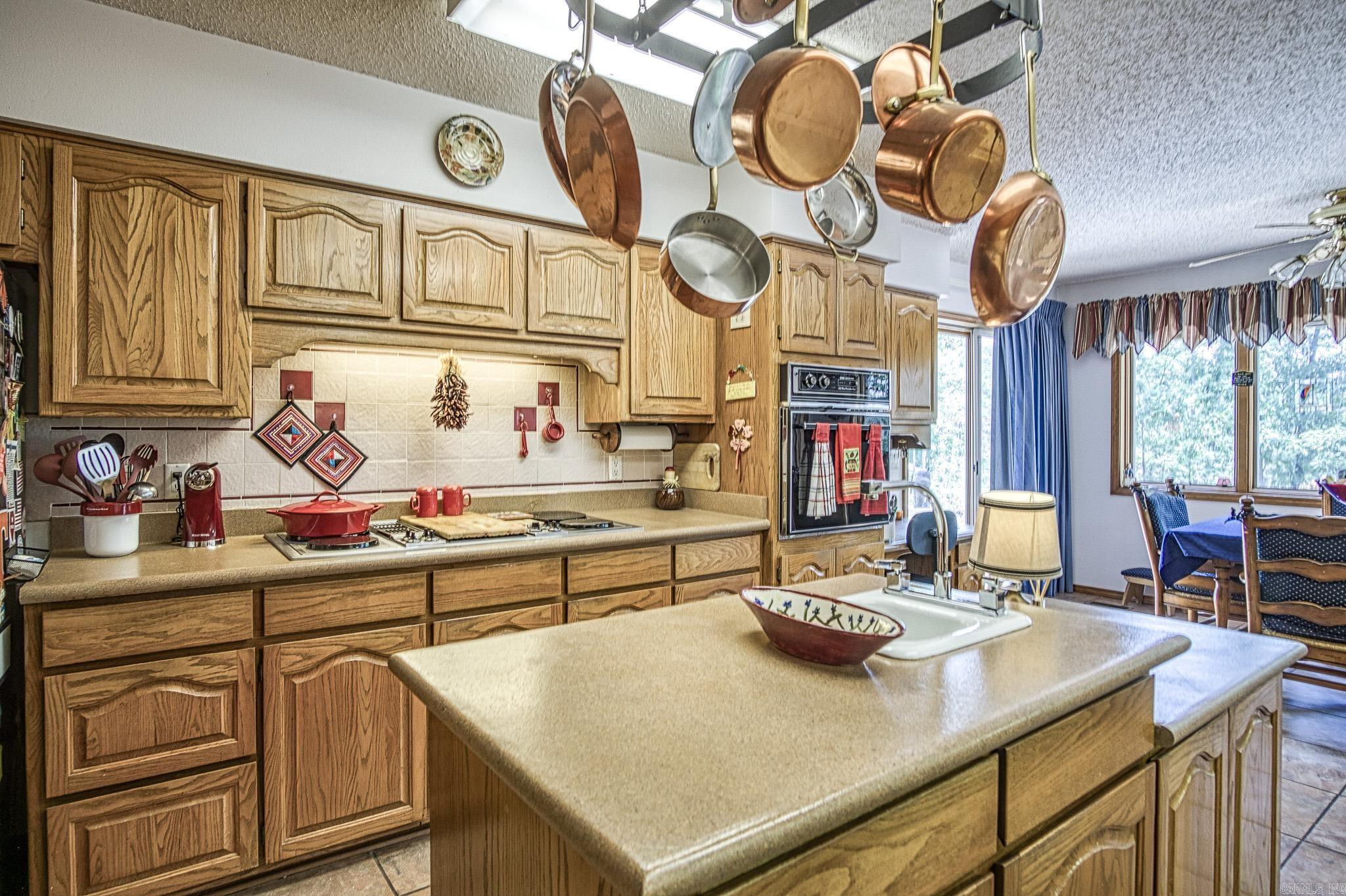 22 Vascongadas  Hot Springs Village, AR