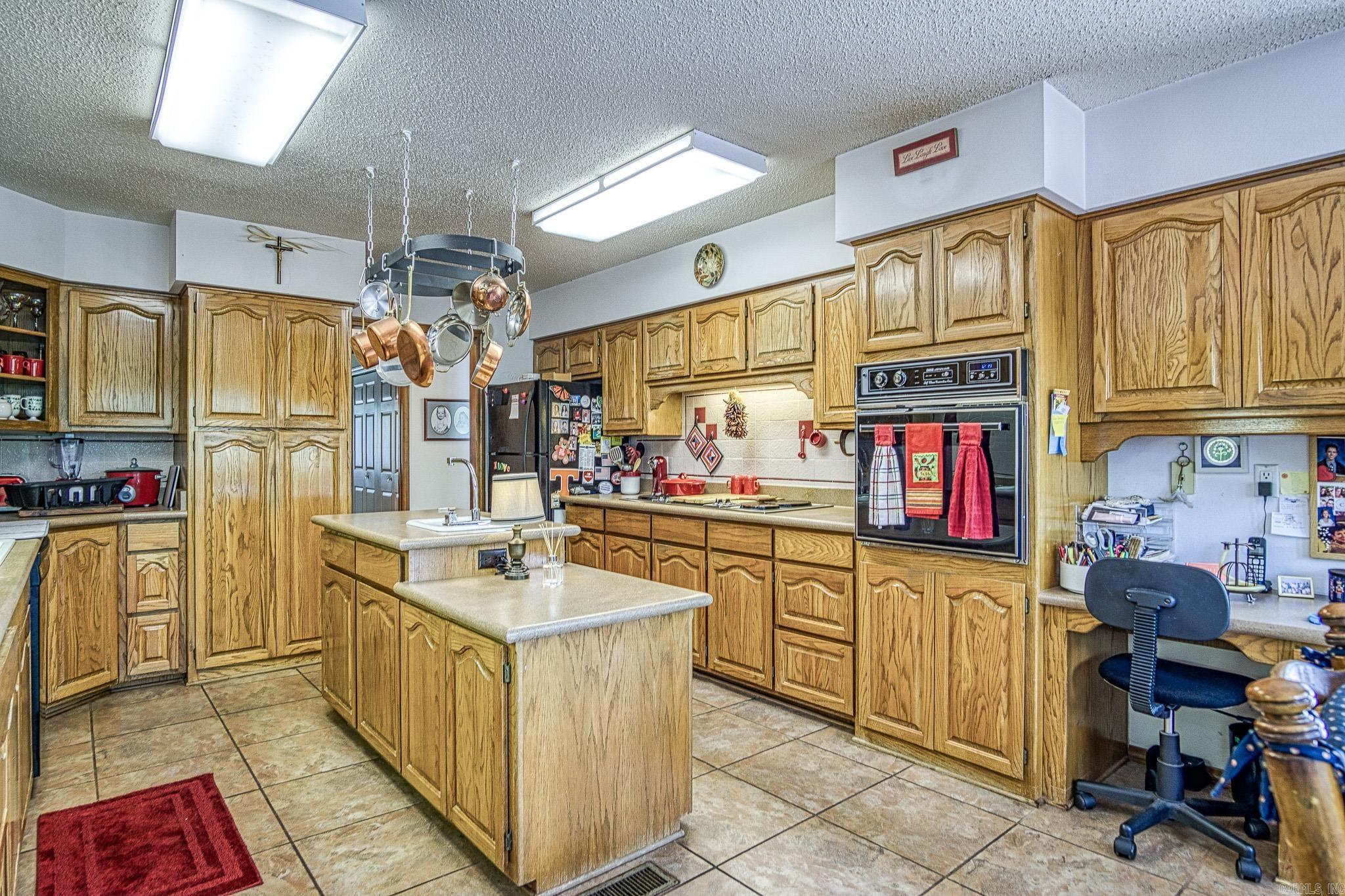 22 Vascongadas  Hot Springs Village, AR