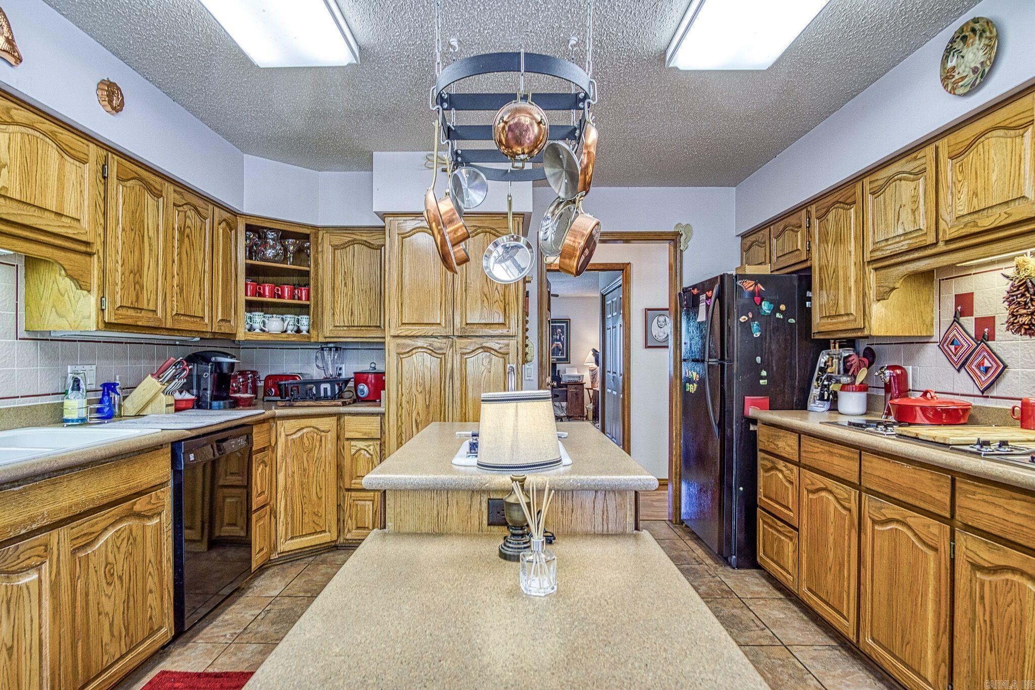 22 Vascongadas  Hot Springs Village, AR