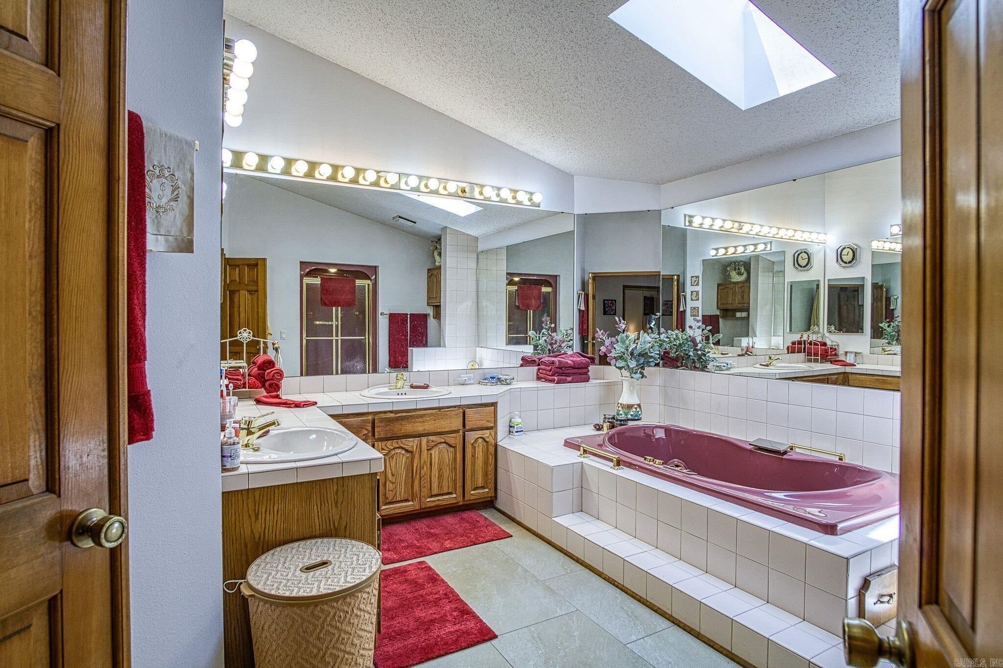 22 Vascongadas  Hot Springs Village, AR