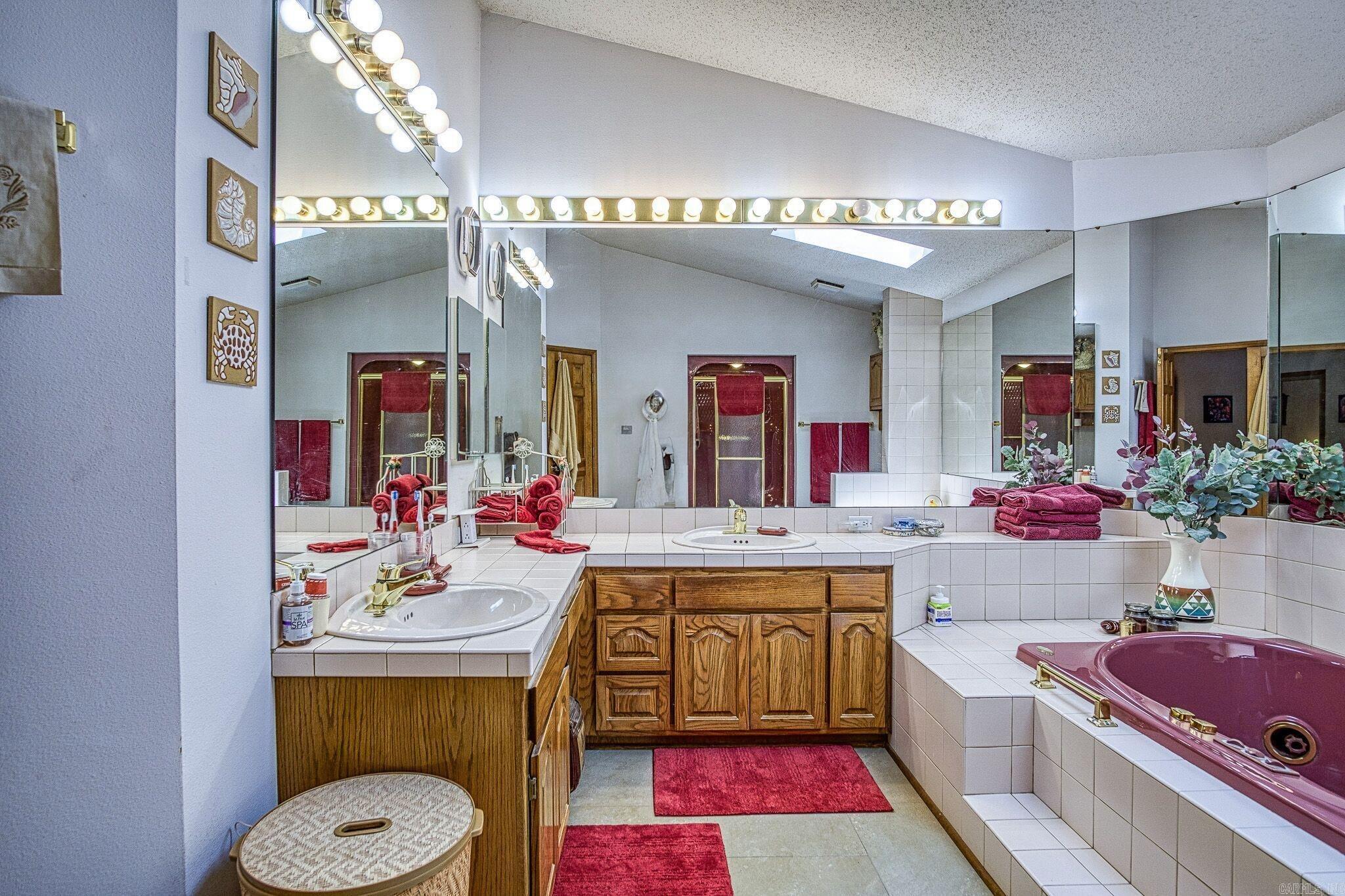22 Vascongadas  Hot Springs Village, AR