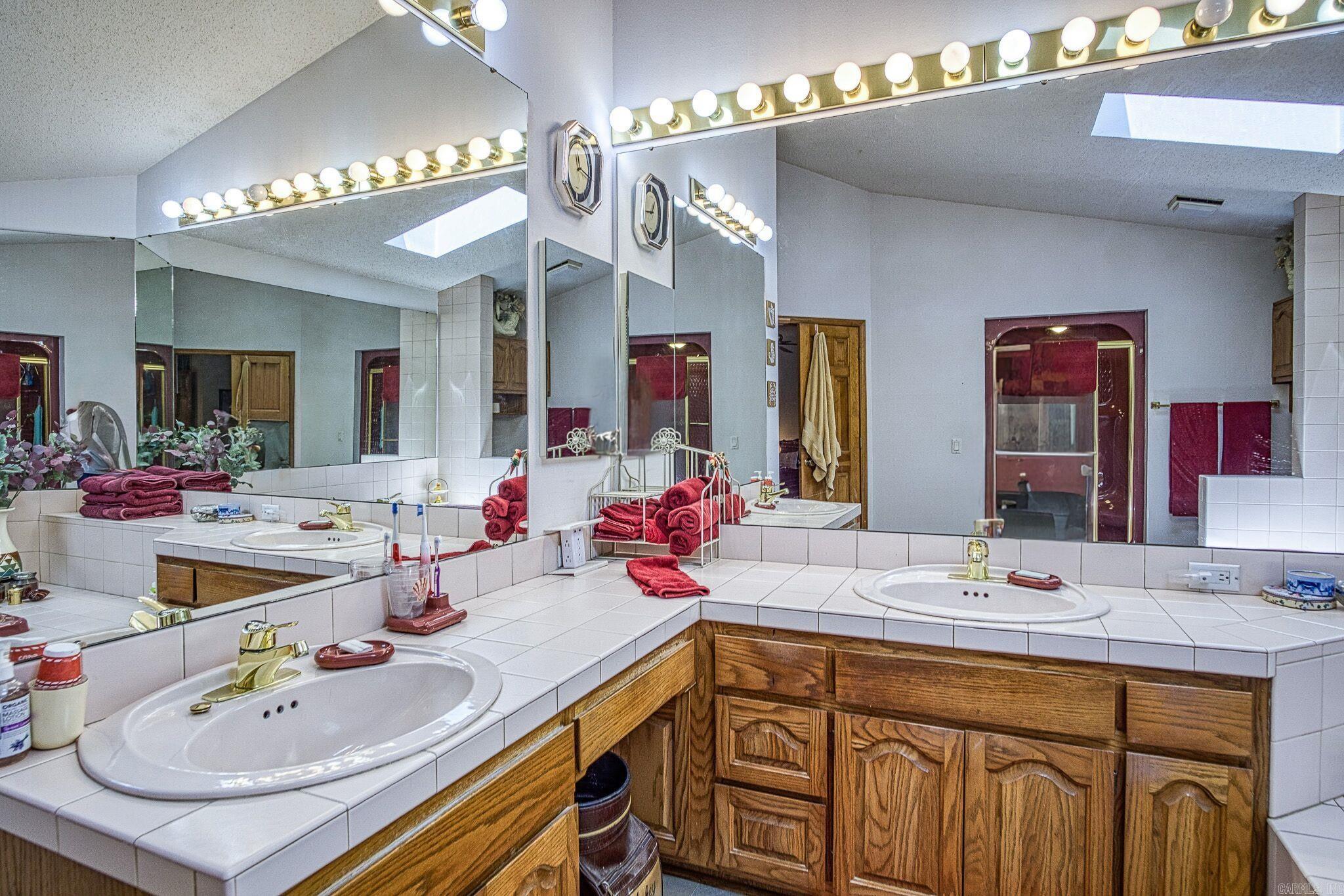 22 Vascongadas  Hot Springs Village, AR