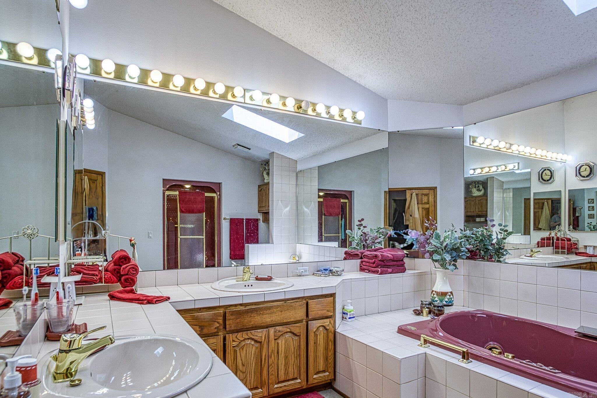22 Vascongadas  Hot Springs Village, AR