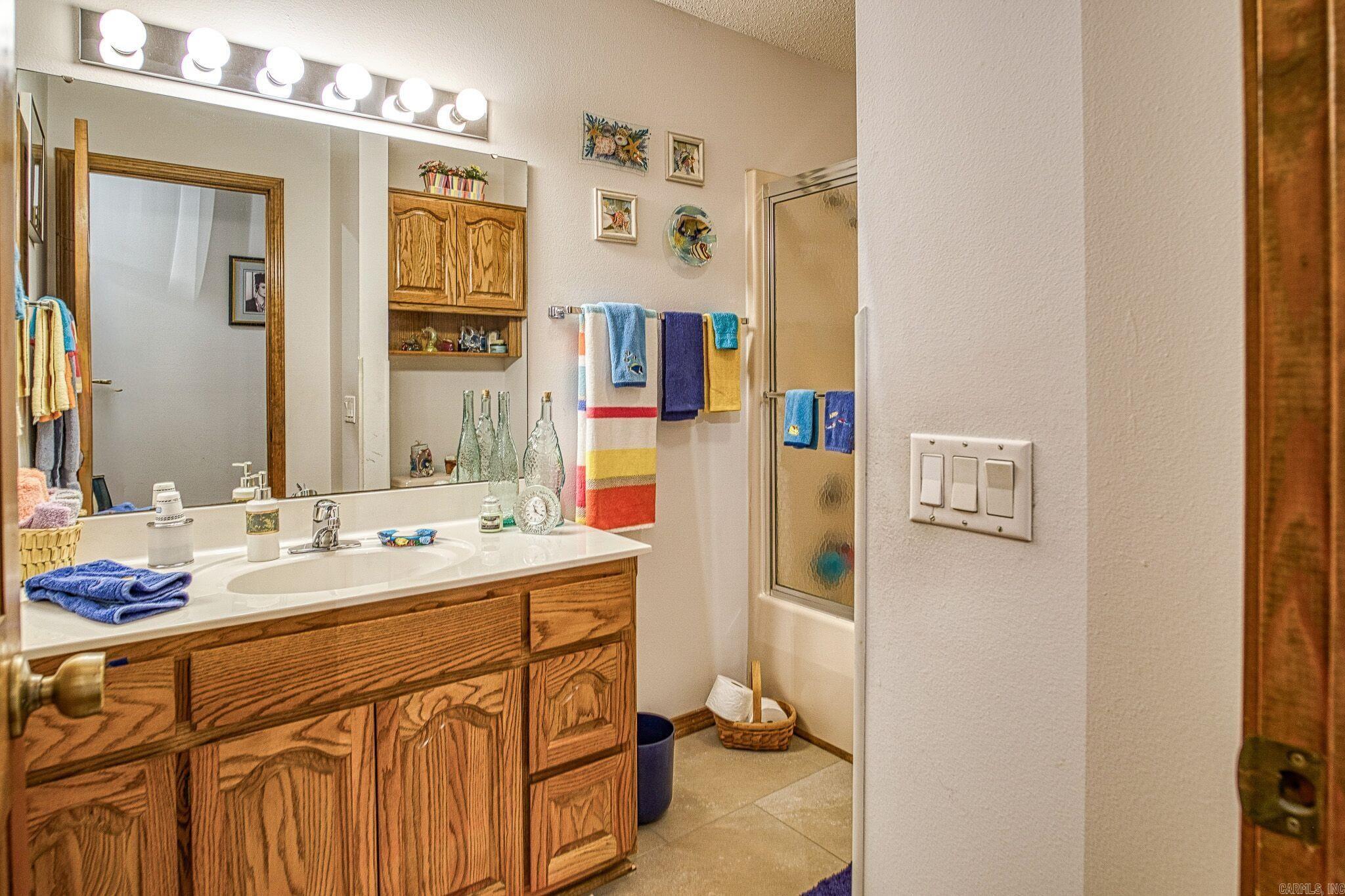 22 Vascongadas  Hot Springs Village, AR
