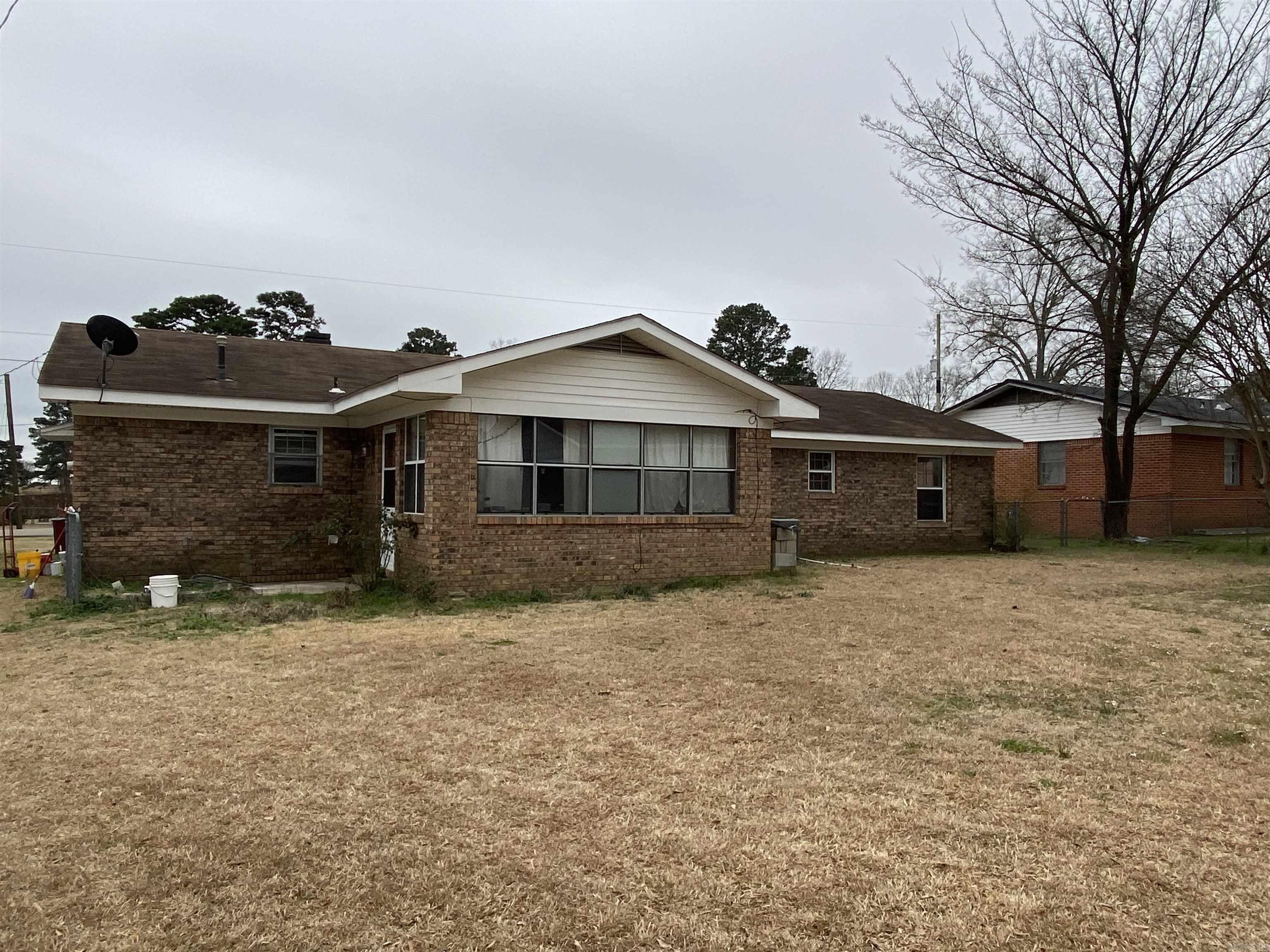 902 W Sypert  Nashville, AR