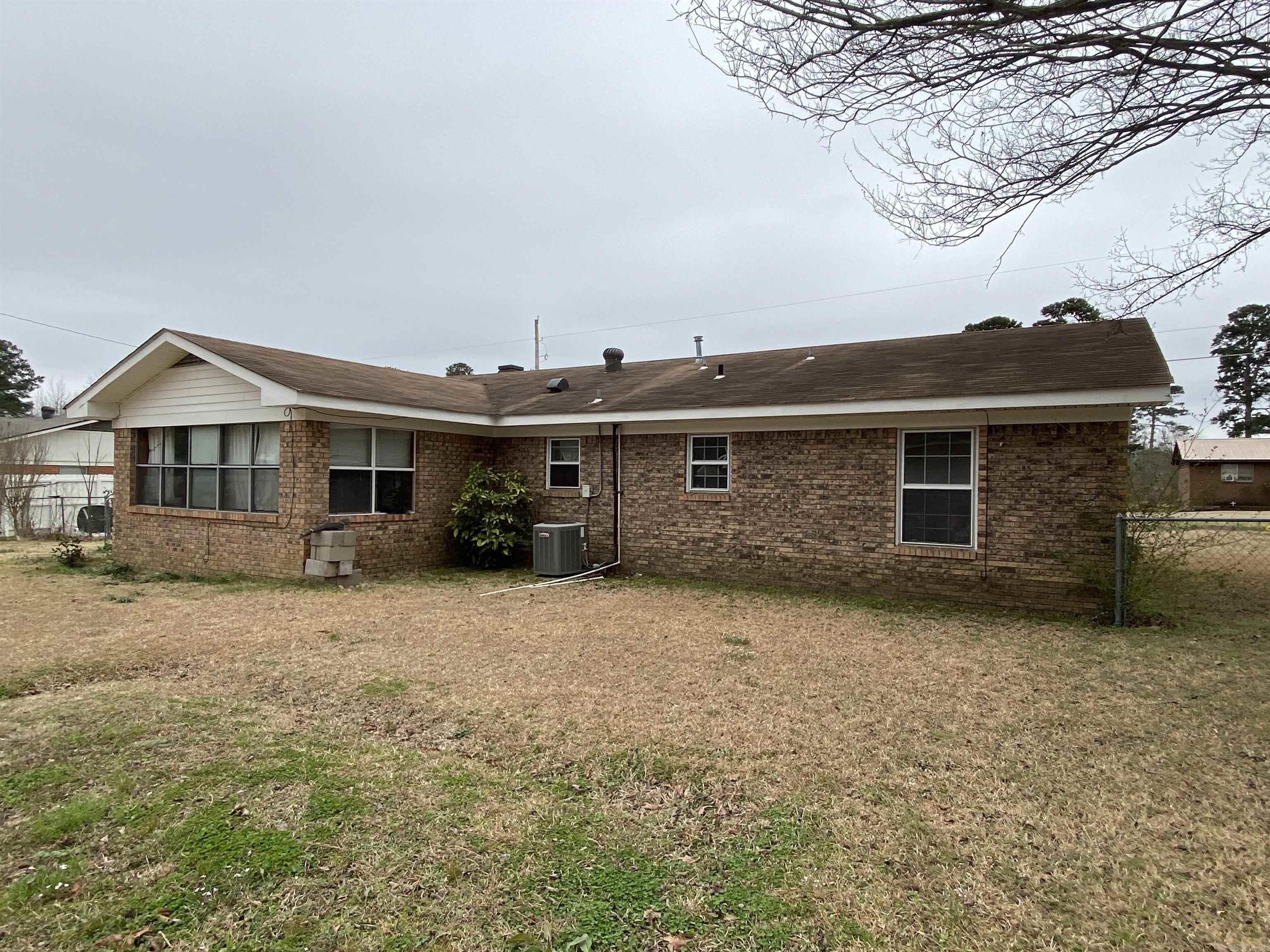 902 W Sypert  Nashville, AR