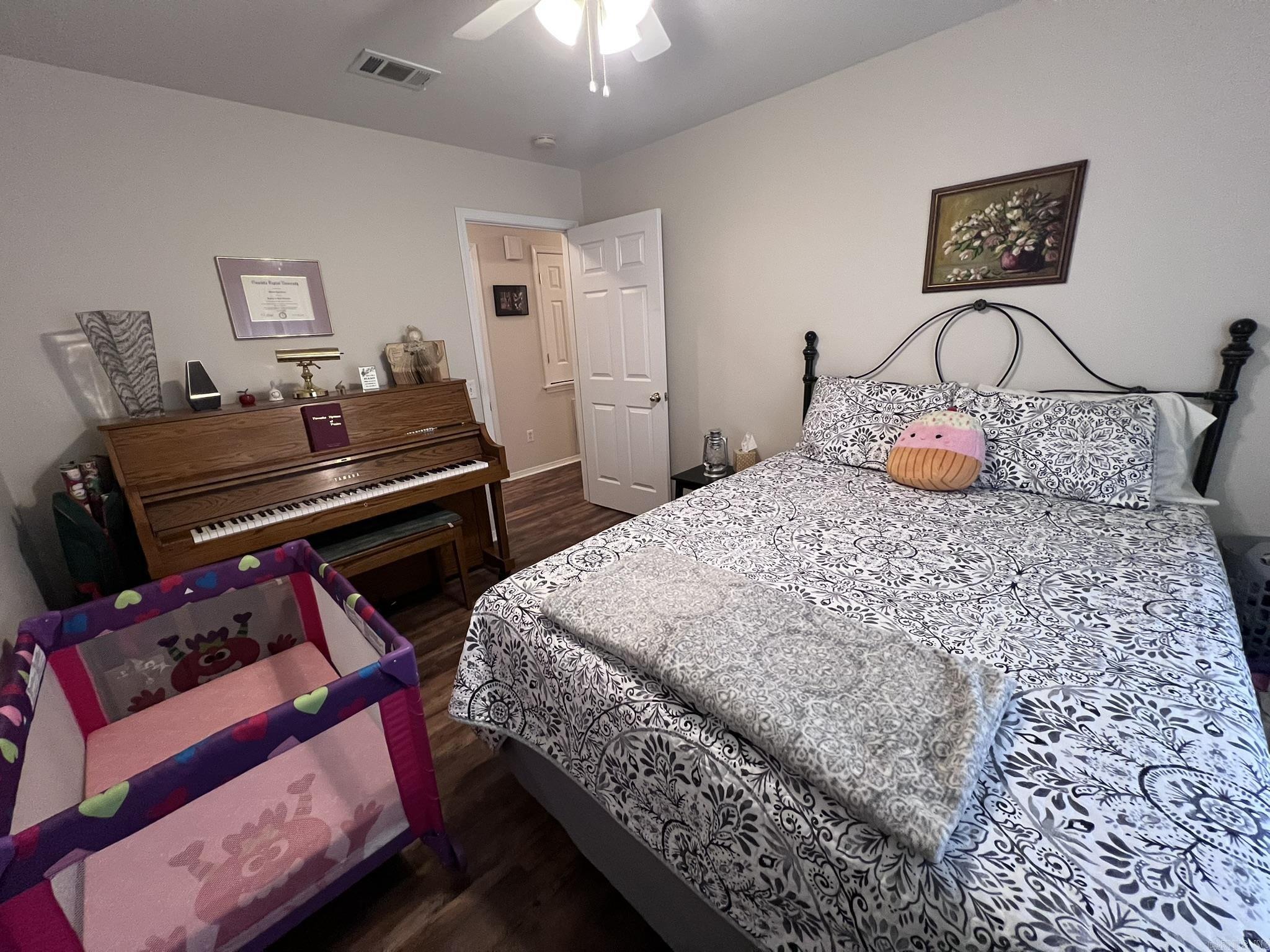 301 Pin Oak  Mena, AR