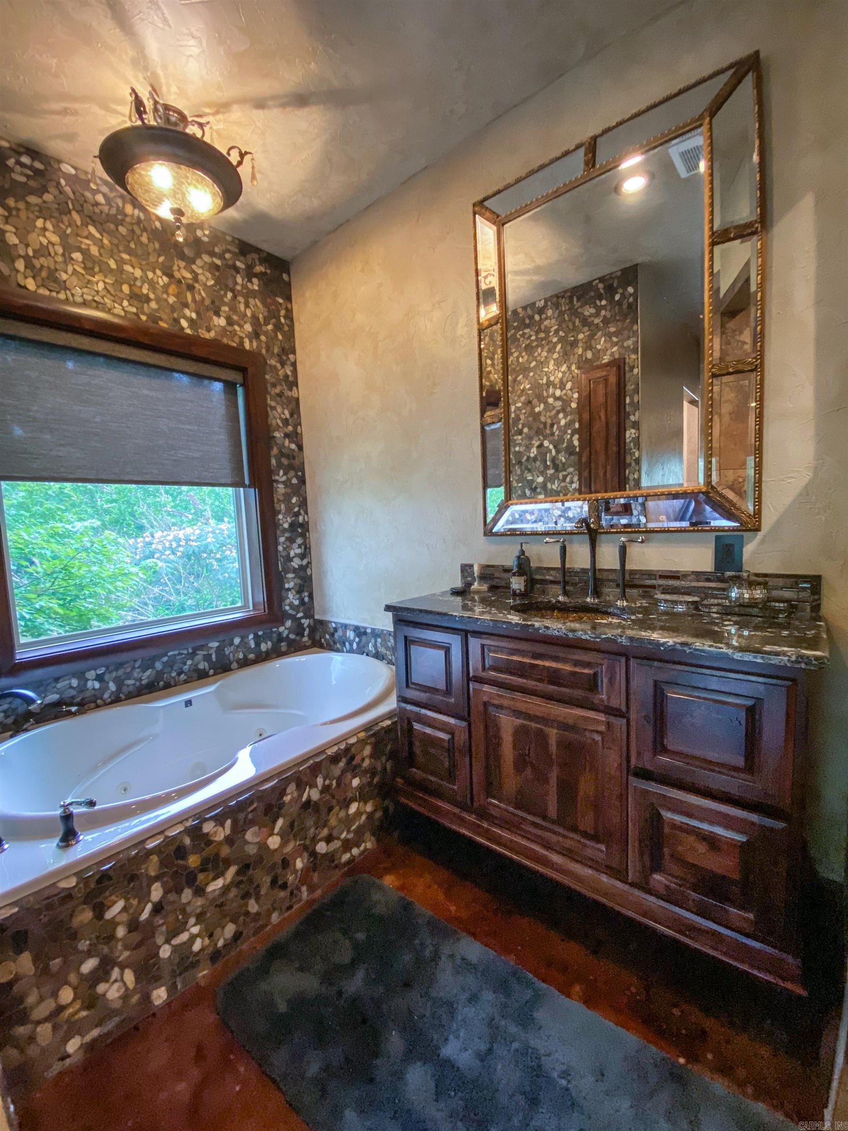 168 Golden Oak  Hot Springs, AR