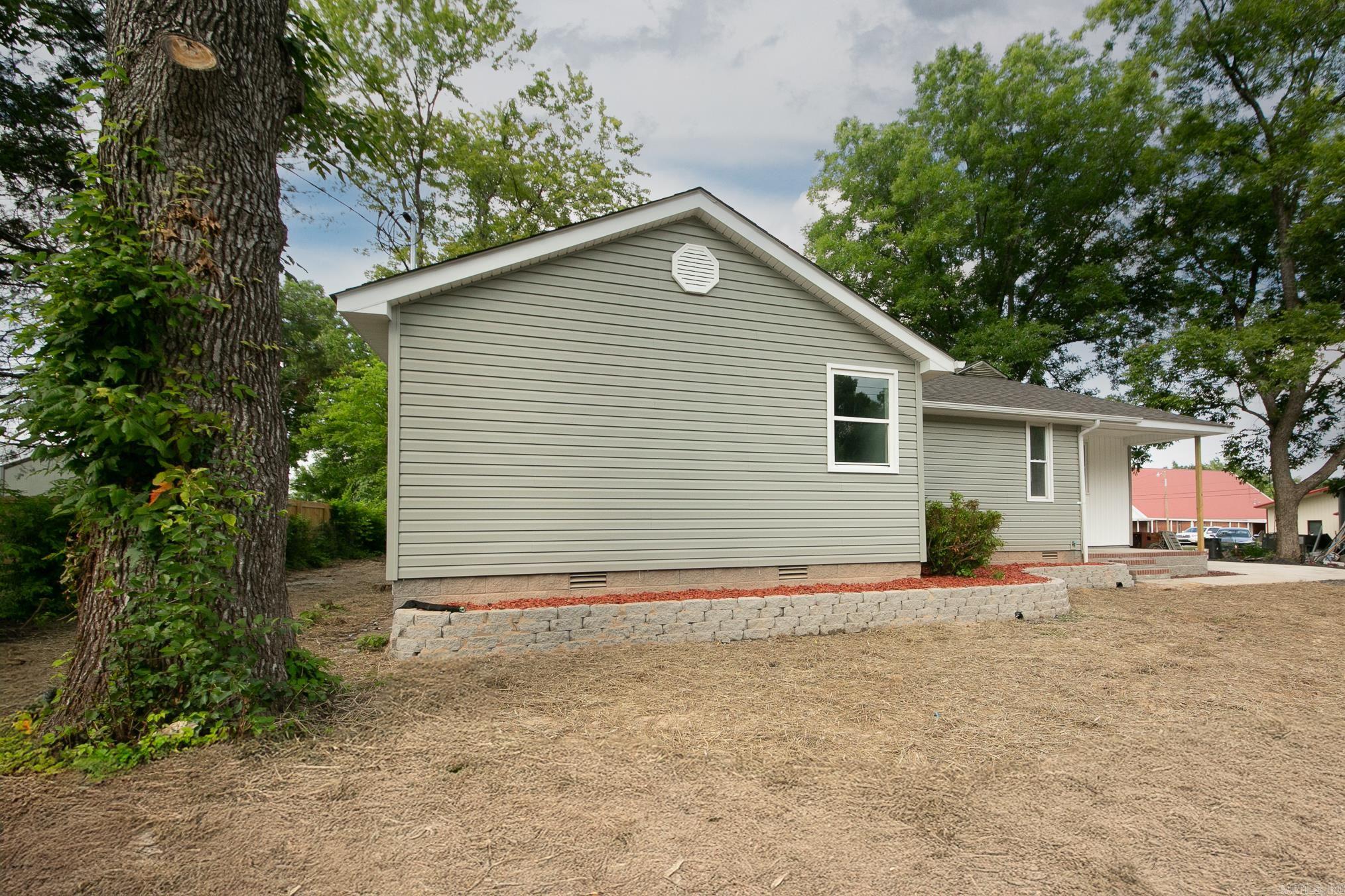 1550 E Main  Austin, AR