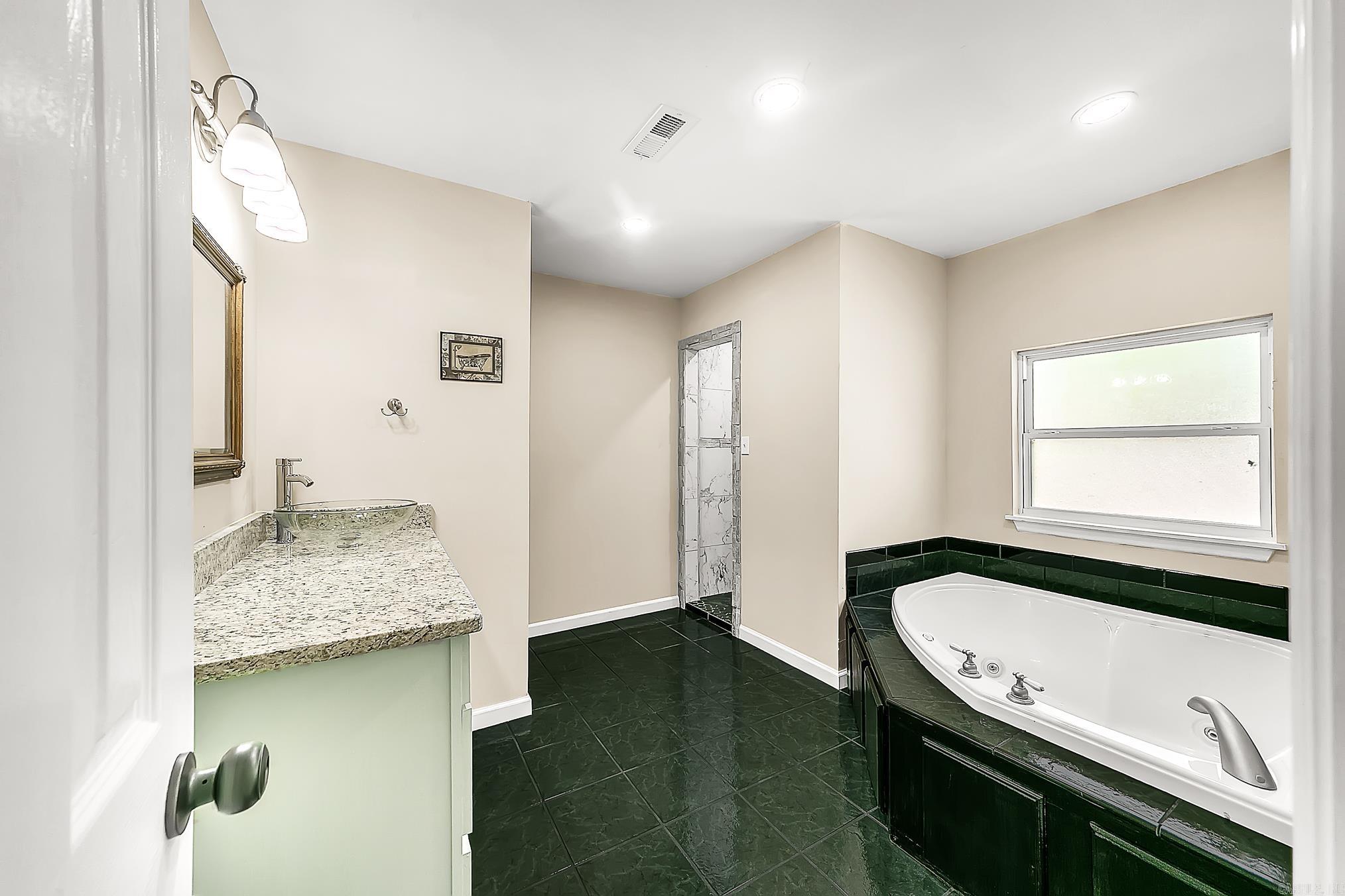 1550 E Main  Austin, AR