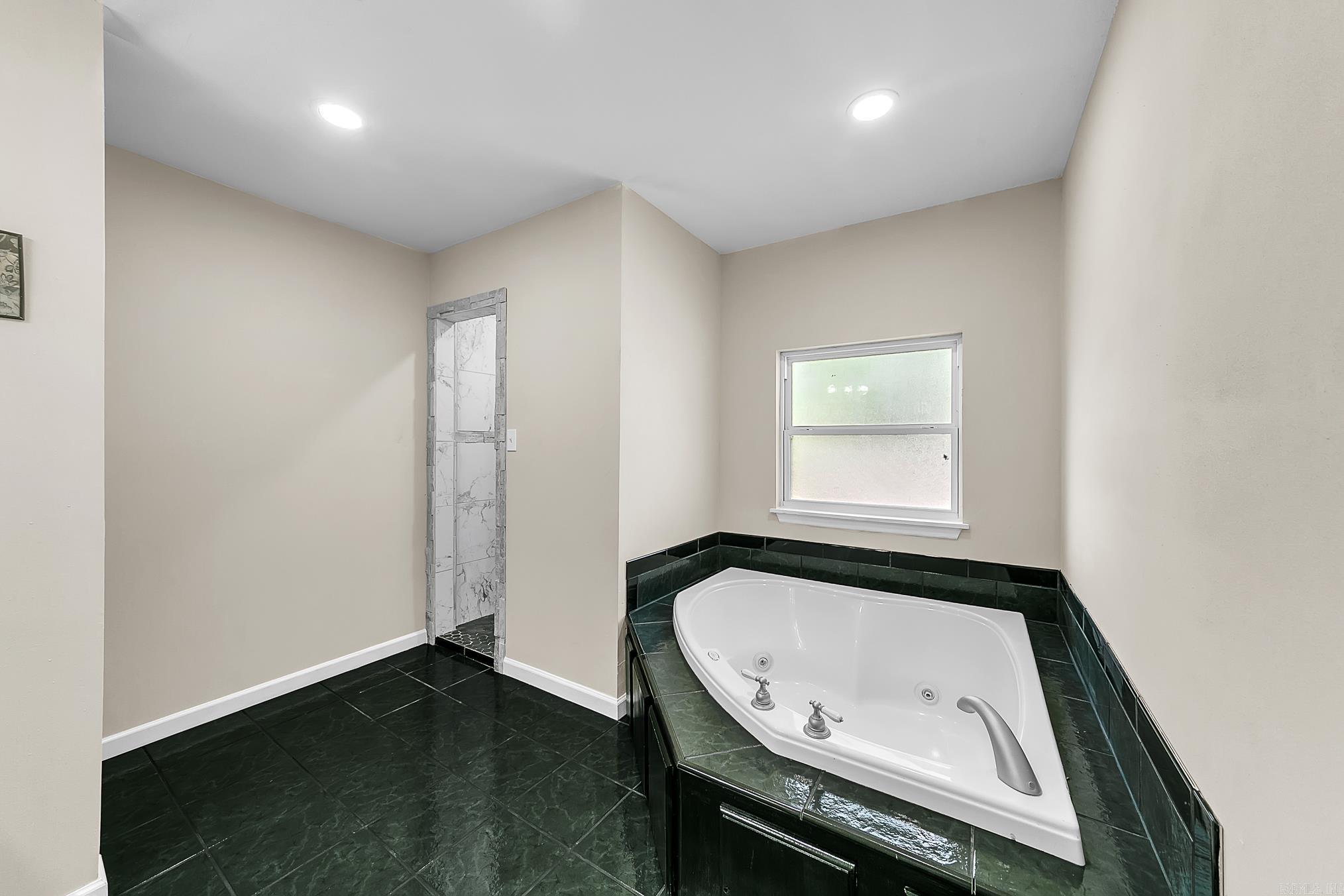1550 E Main  Austin, AR