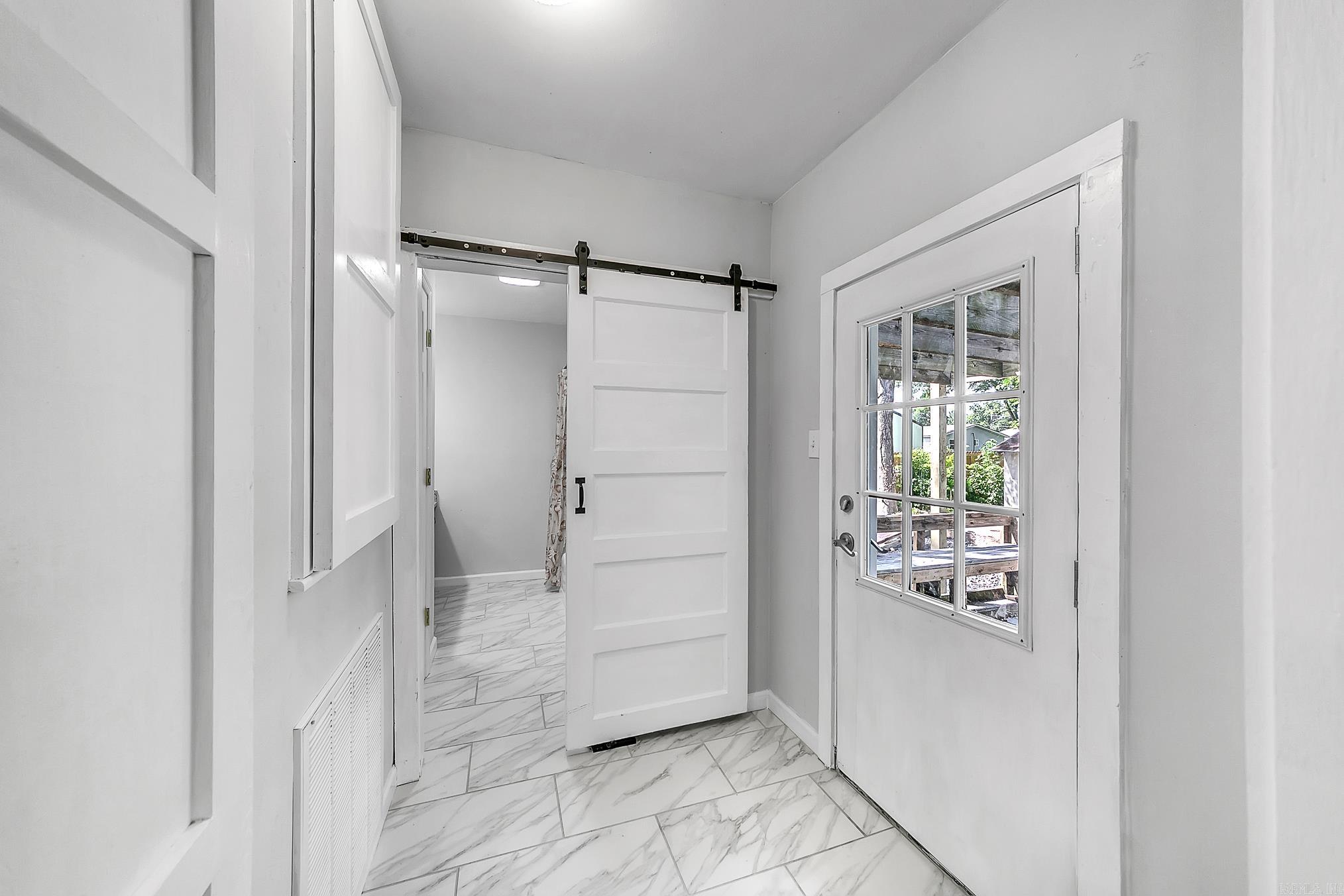 1550 E Main  Austin, AR