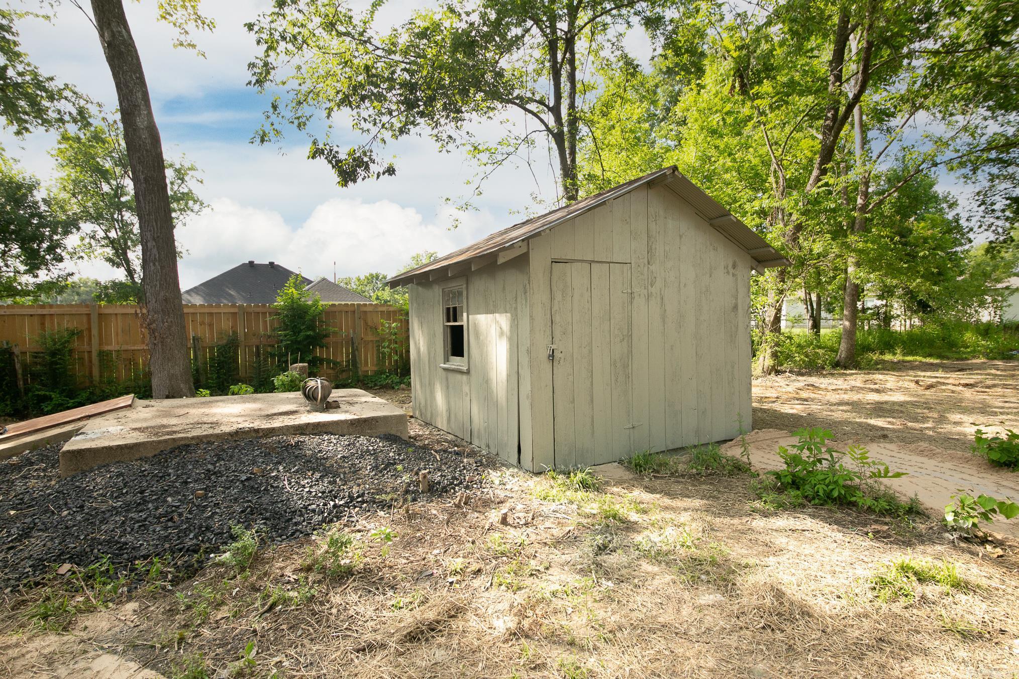 1550 E Main  Austin, AR