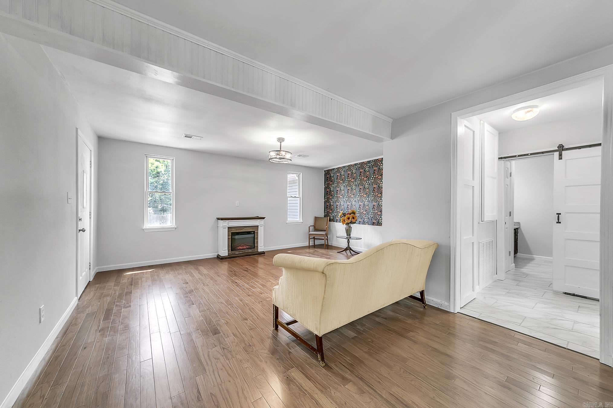 1550 E Main  Austin, AR