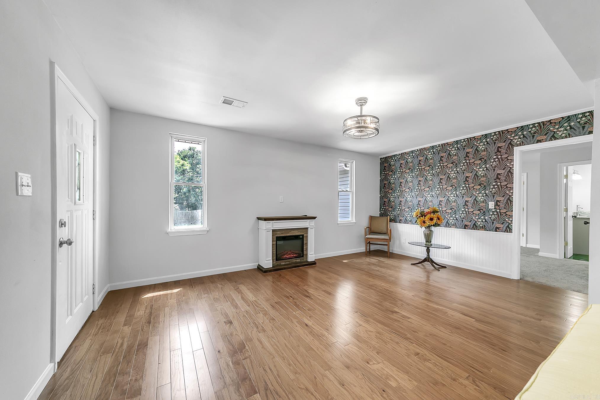 1550 E Main  Austin, AR