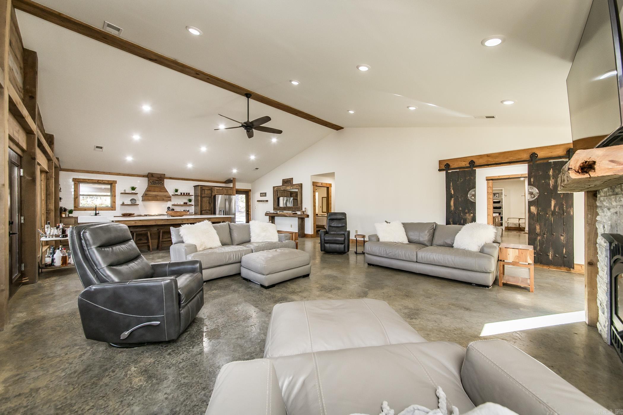 101 Starfield Rd East  Greers Ferry, AR