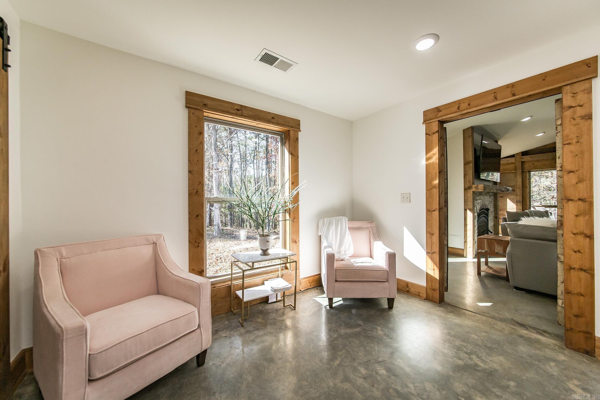 101 Starfield Rd East  Greers Ferry, AR