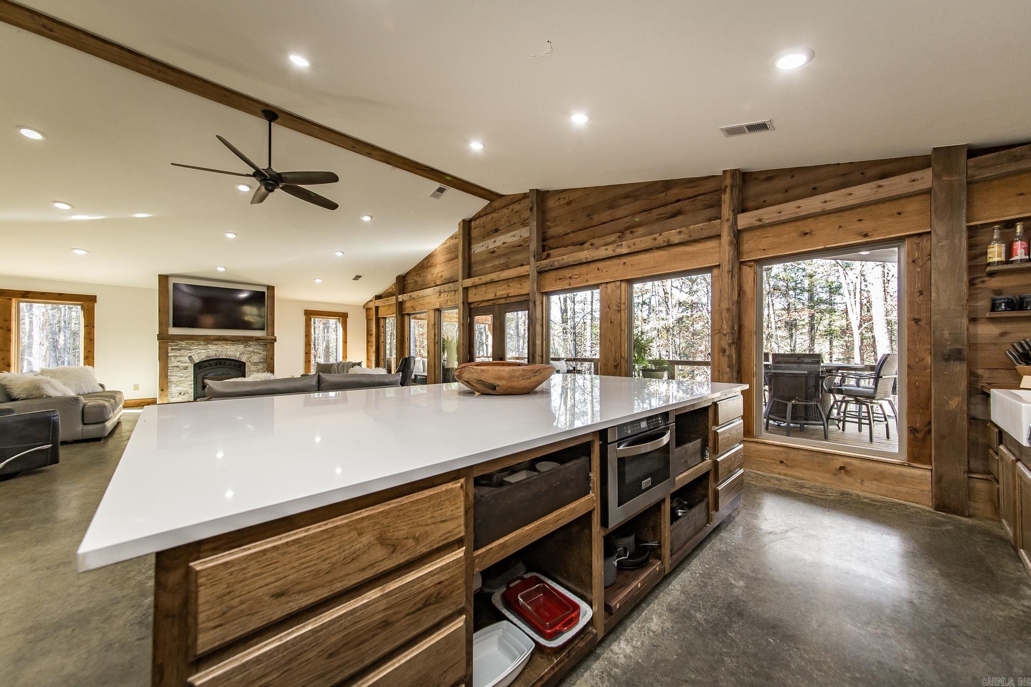 101 Starfield Rd East  Greers Ferry, AR