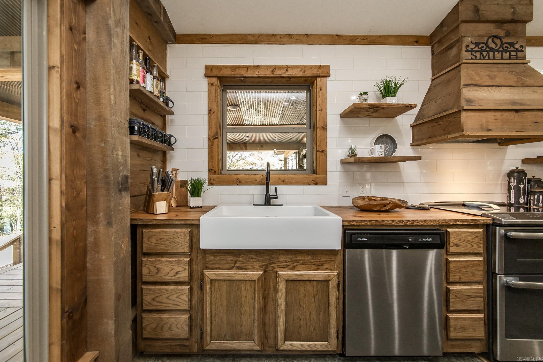 101 Starfield Rd East  Greers Ferry, AR