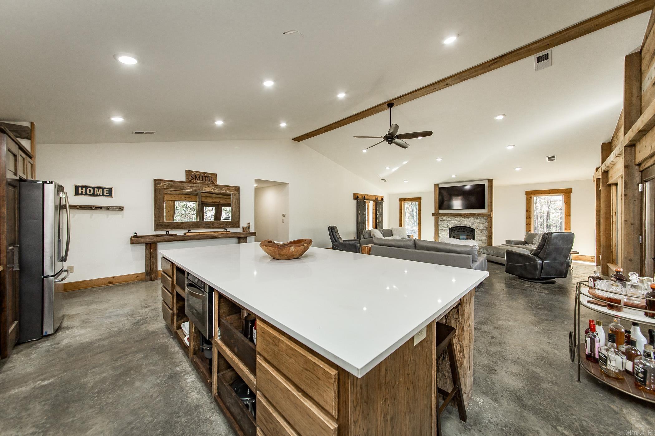 101 Starfield Rd East  Greers Ferry, AR