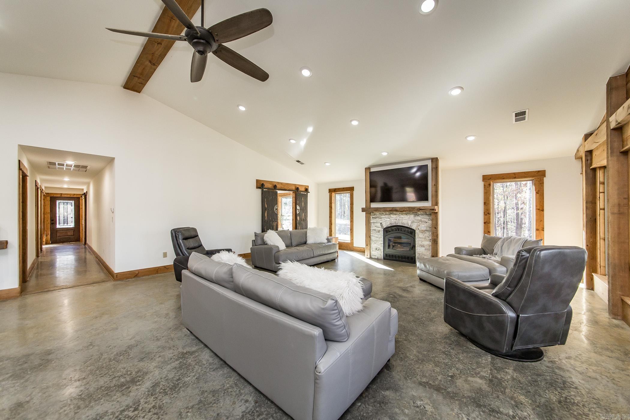 101 Starfield Rd East  Greers Ferry, AR