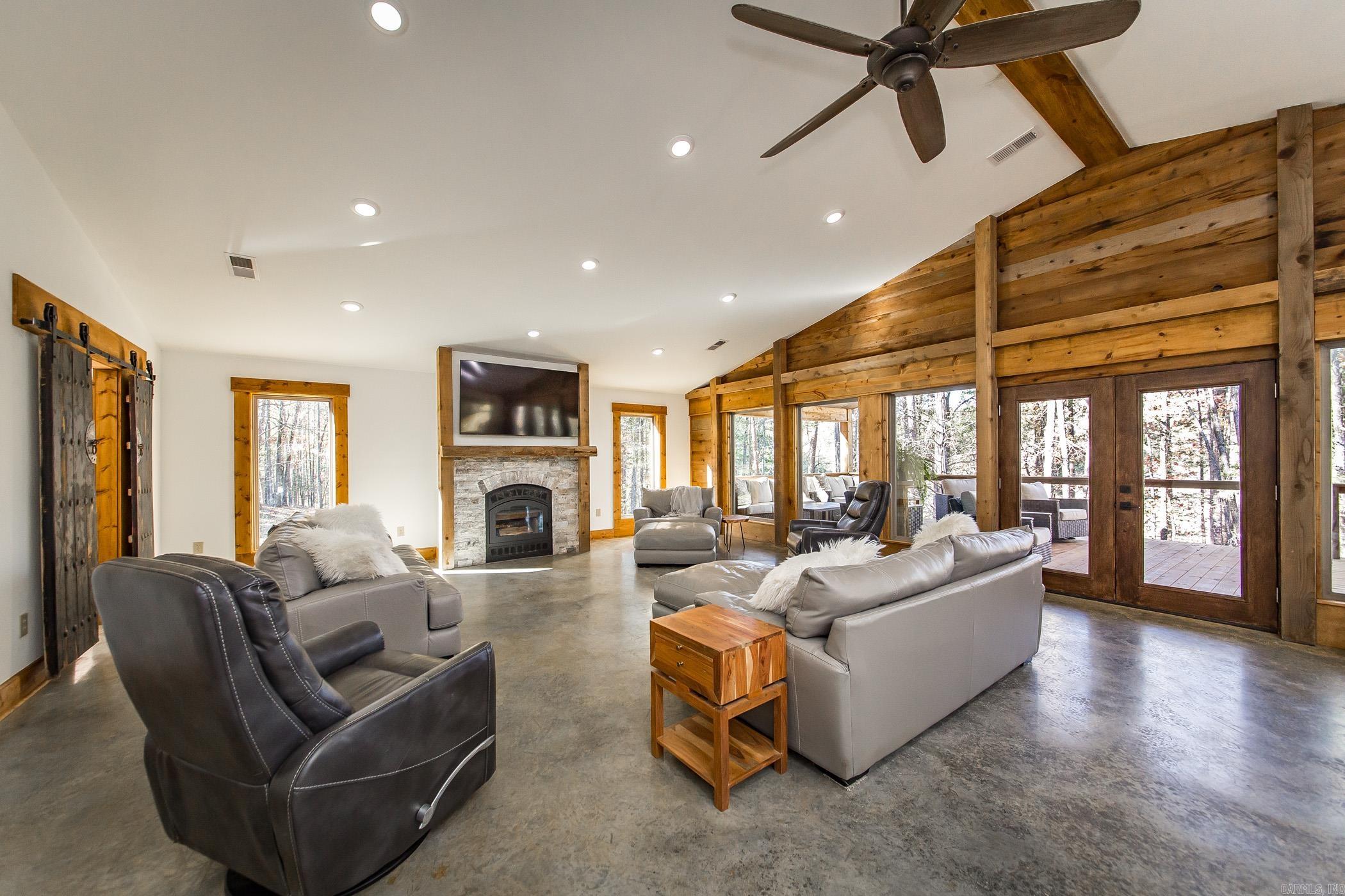 101 Starfield Rd East  Greers Ferry, AR
