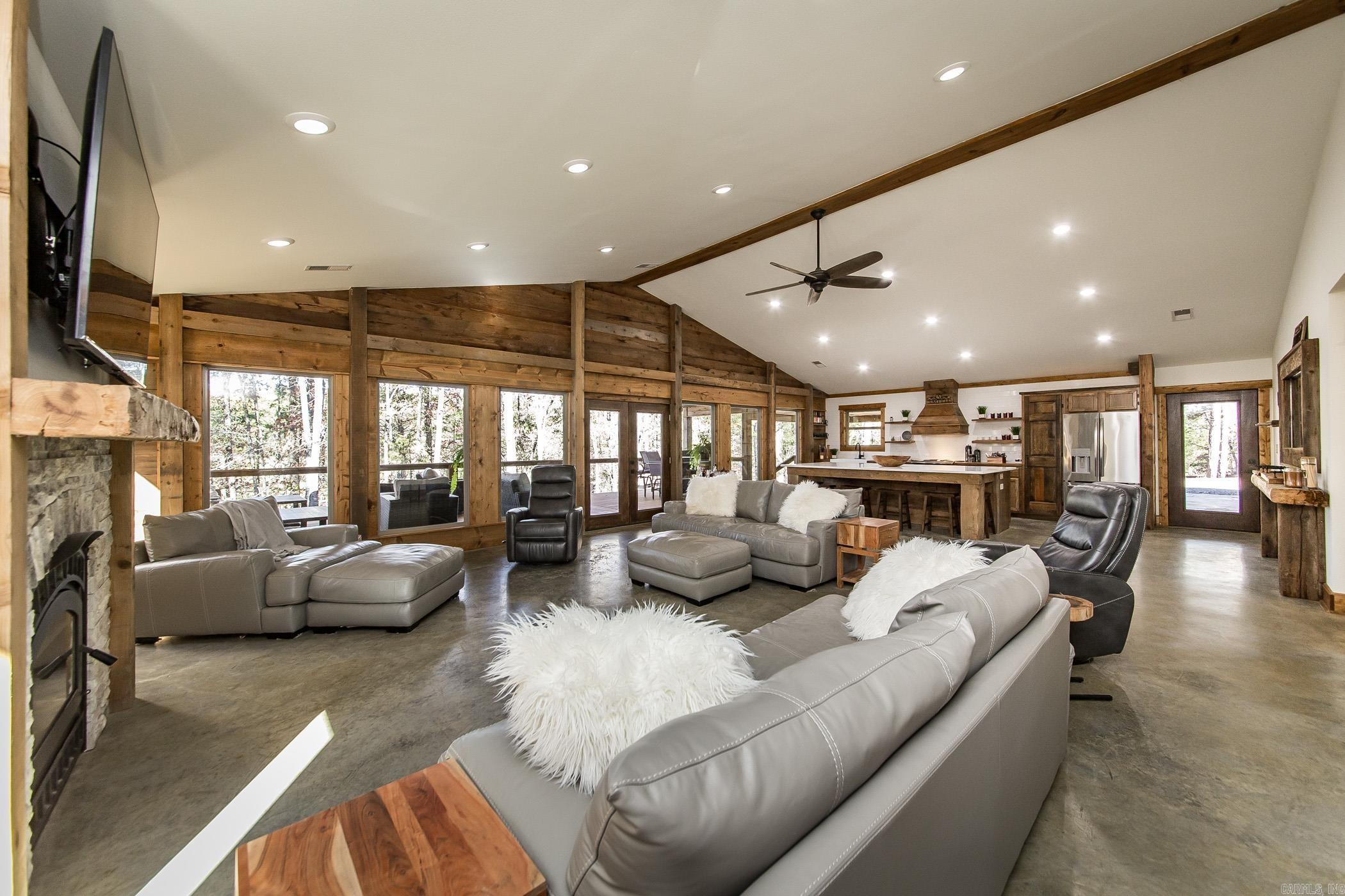101 Starfield Rd East  Greers Ferry, AR
