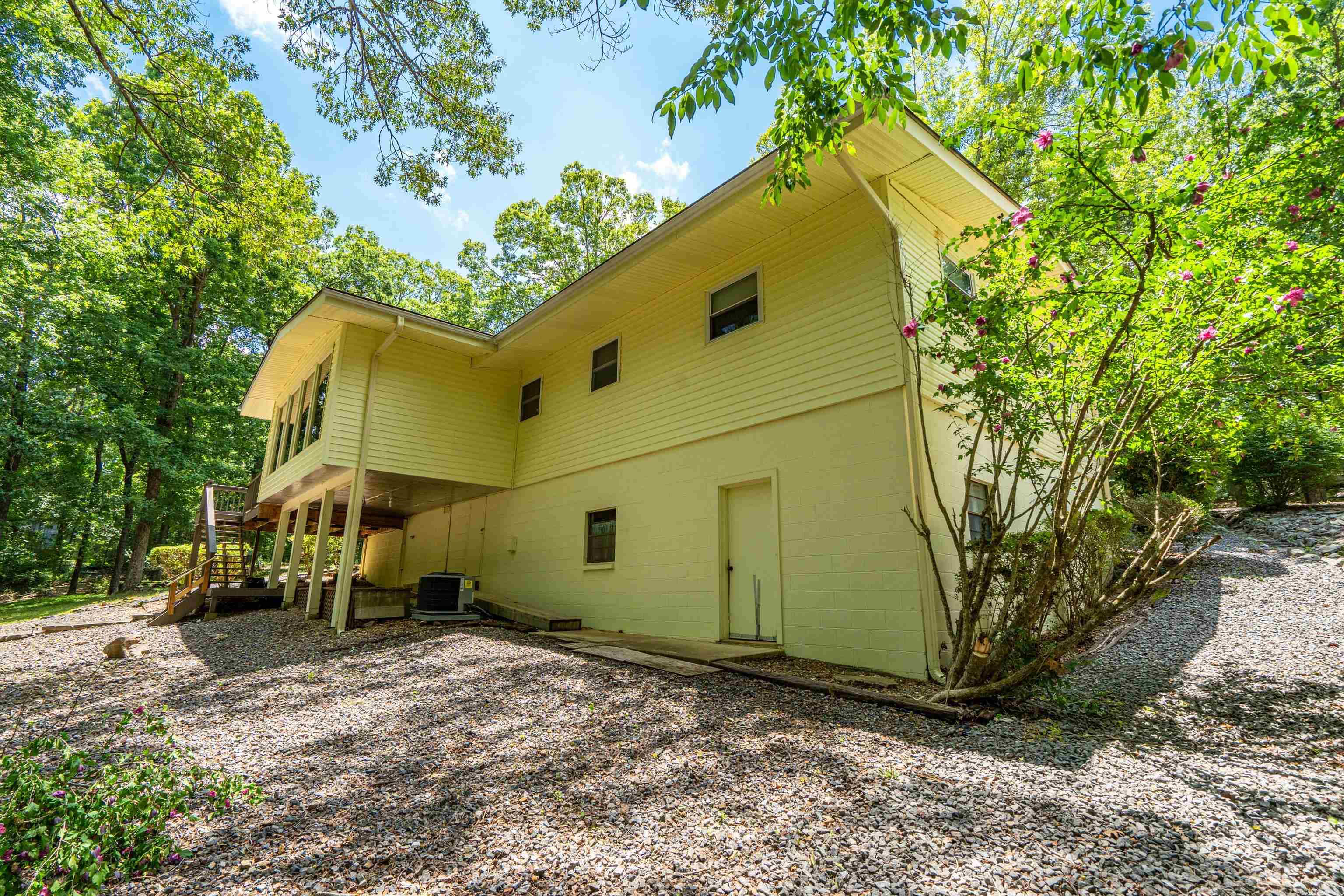 3 Tai  Hot Springs Village, AR