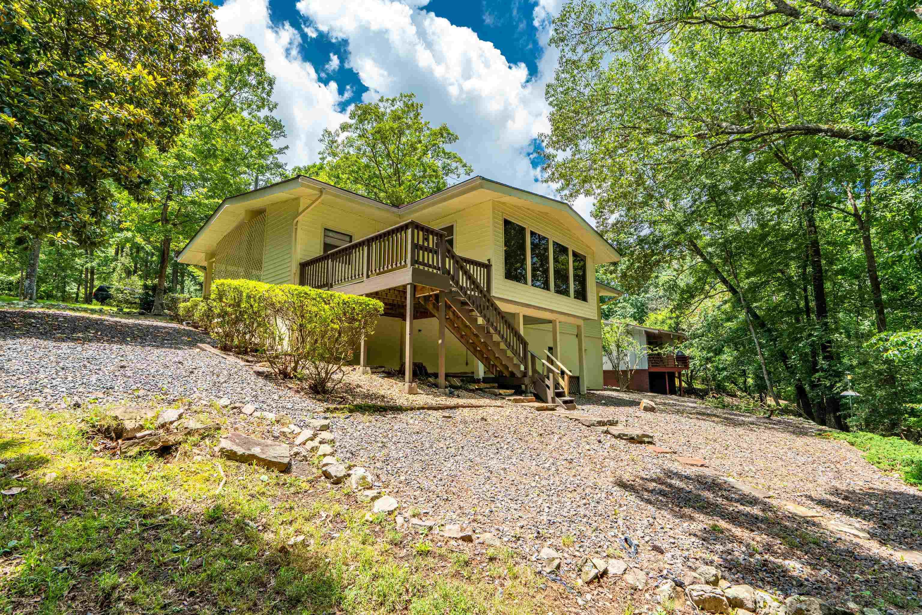3 Tai  Hot Springs Village, AR