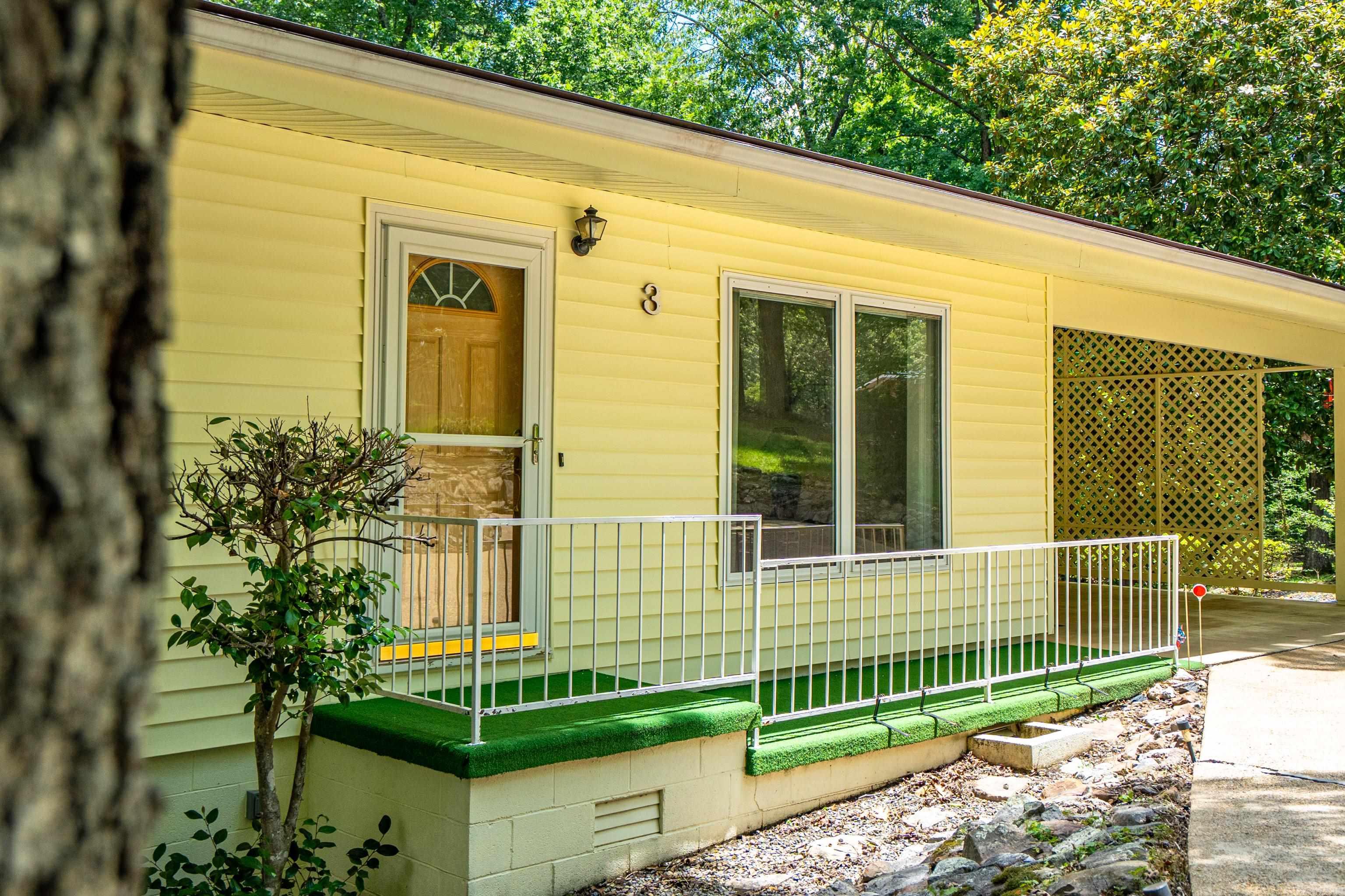 3 Tai  Hot Springs Village, AR