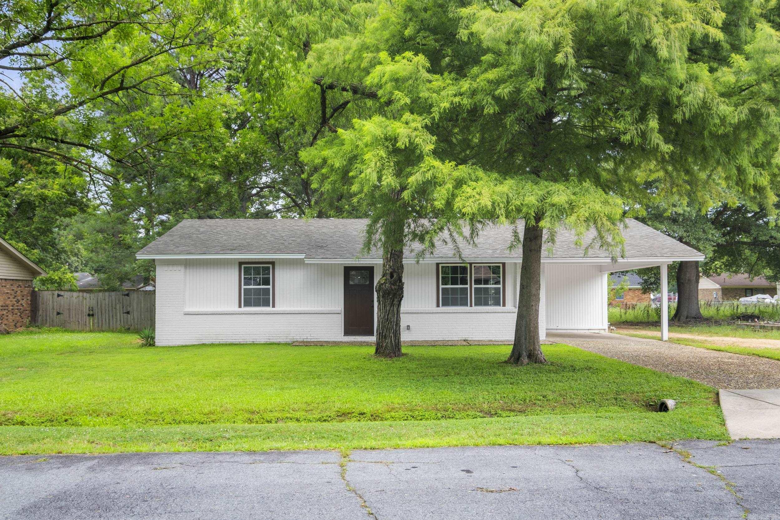 1207 Oakdale  Lonoke, AR