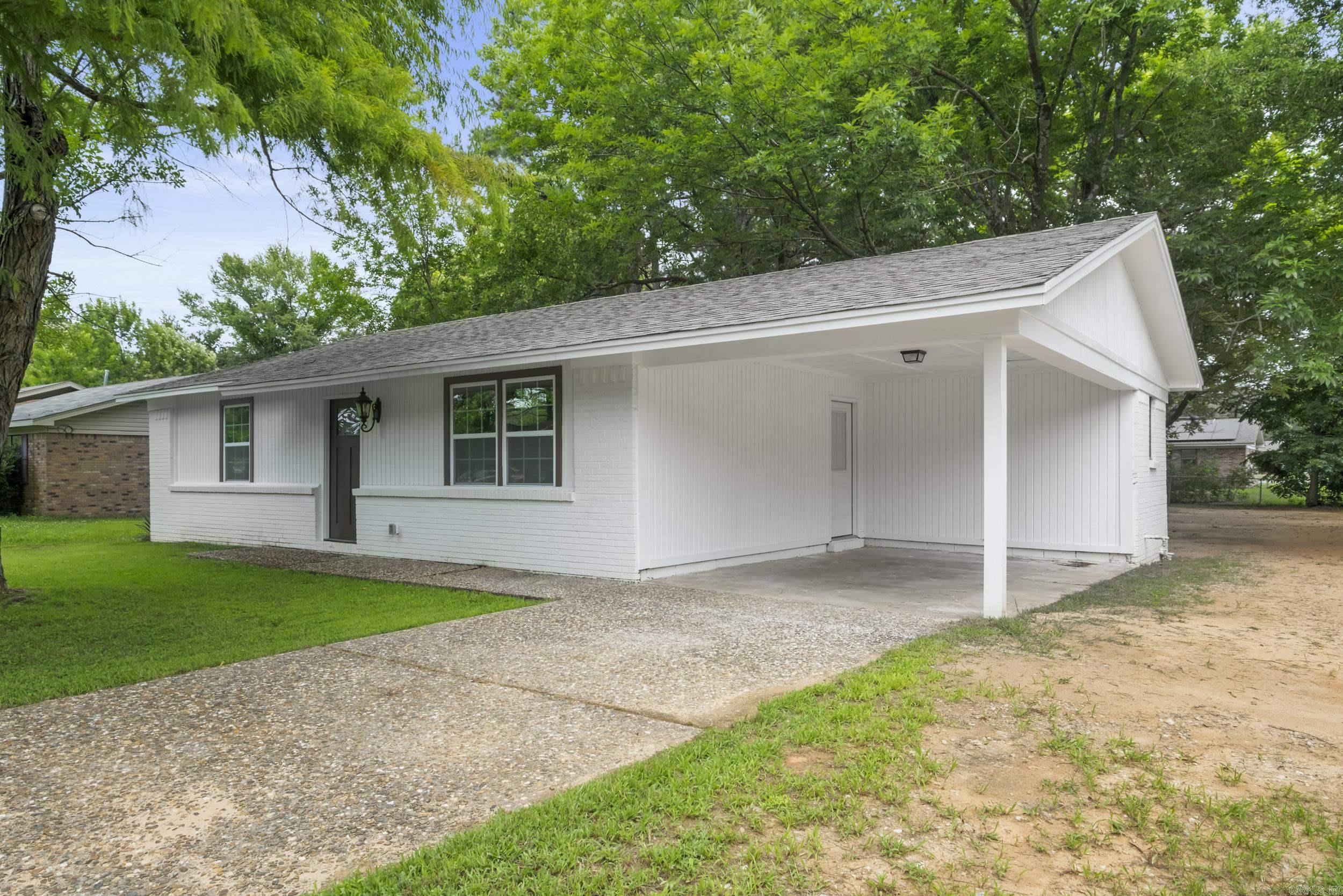 1207 Oakdale  Lonoke, AR
