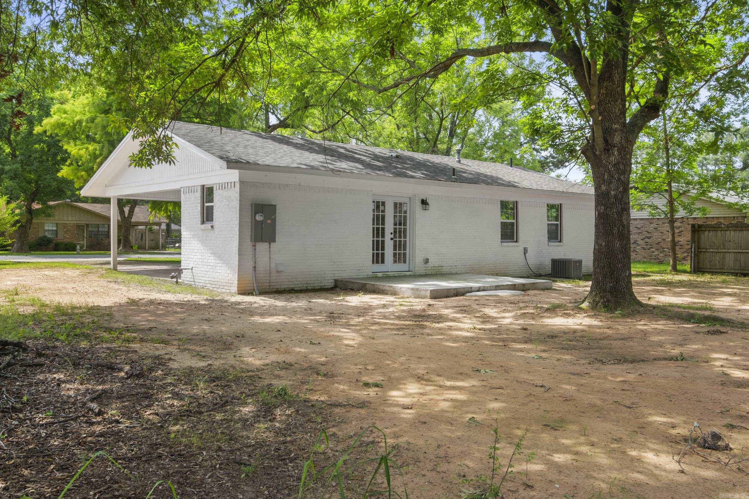 1207 Oakdale  Lonoke, AR