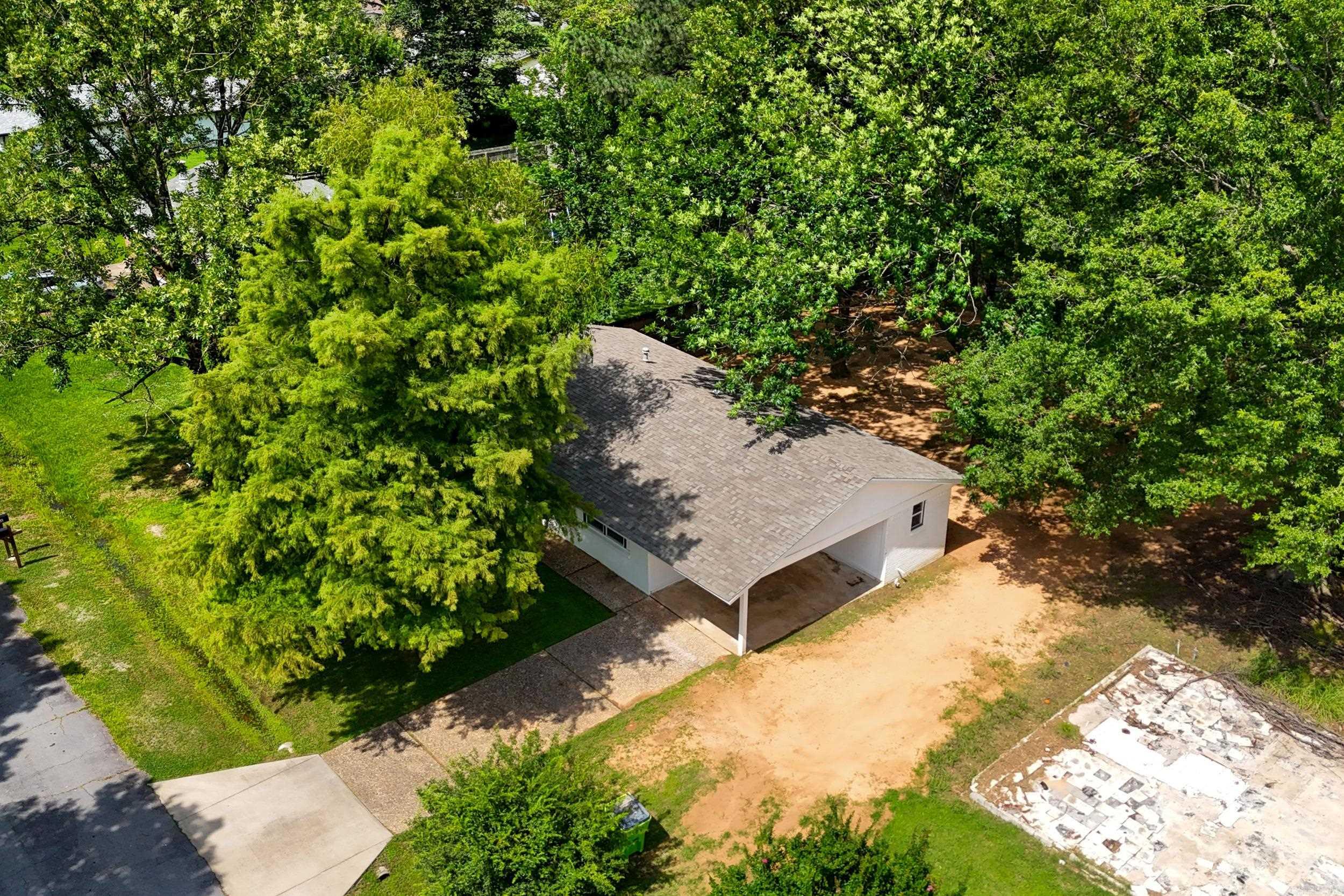 1207 Oakdale  Lonoke, AR