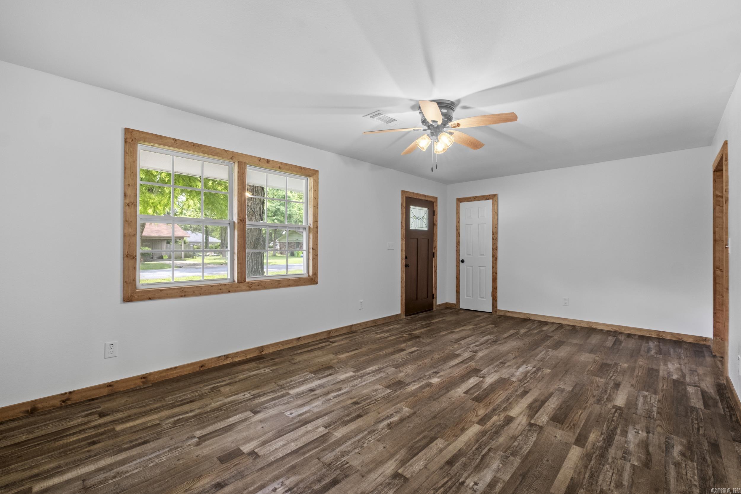 1207 Oakdale  Lonoke, AR