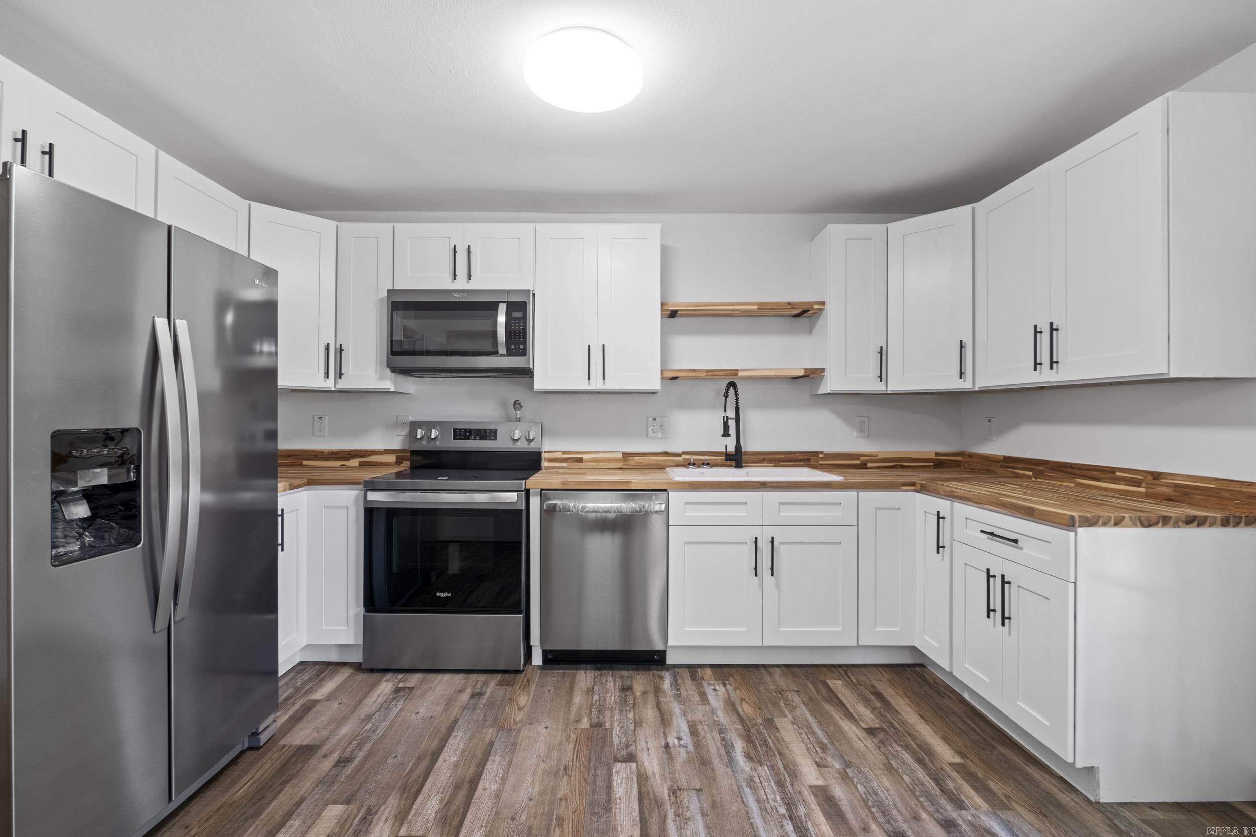 1207 Oakdale  Lonoke, AR