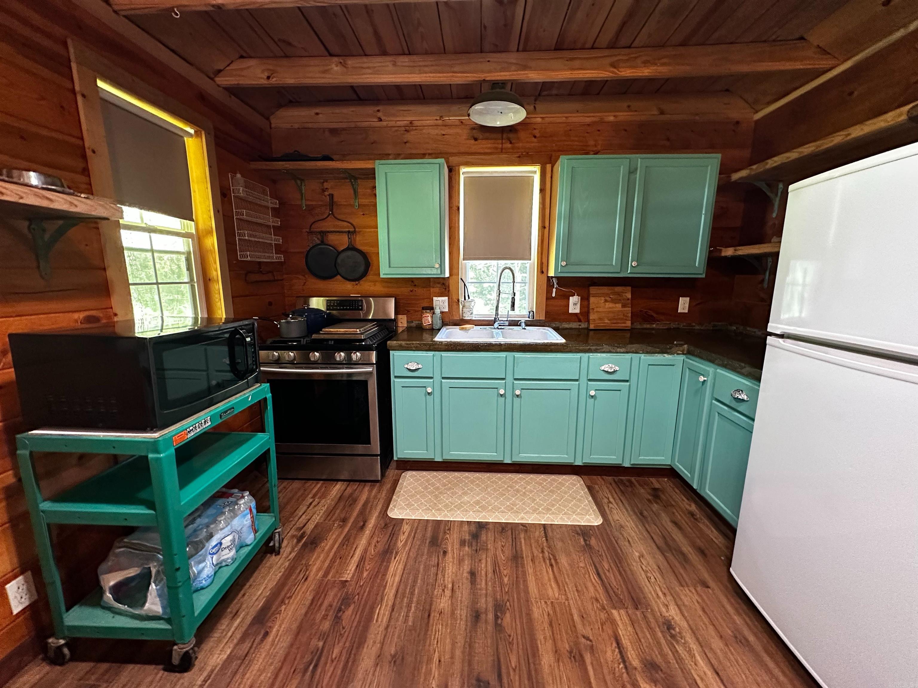 25846 E Highway 14  Mountain View, AR