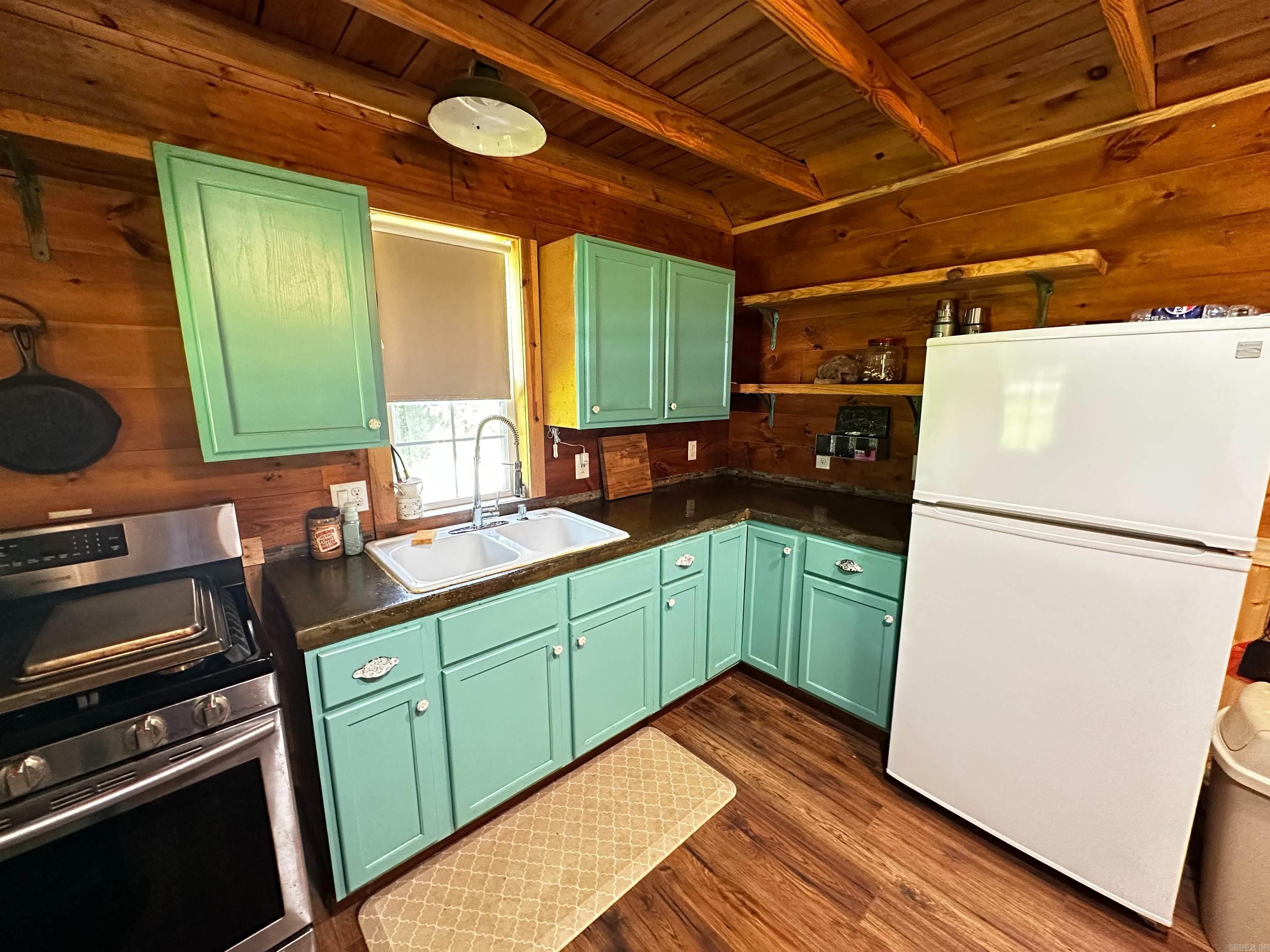 25846 E Highway 14  Mountain View, AR