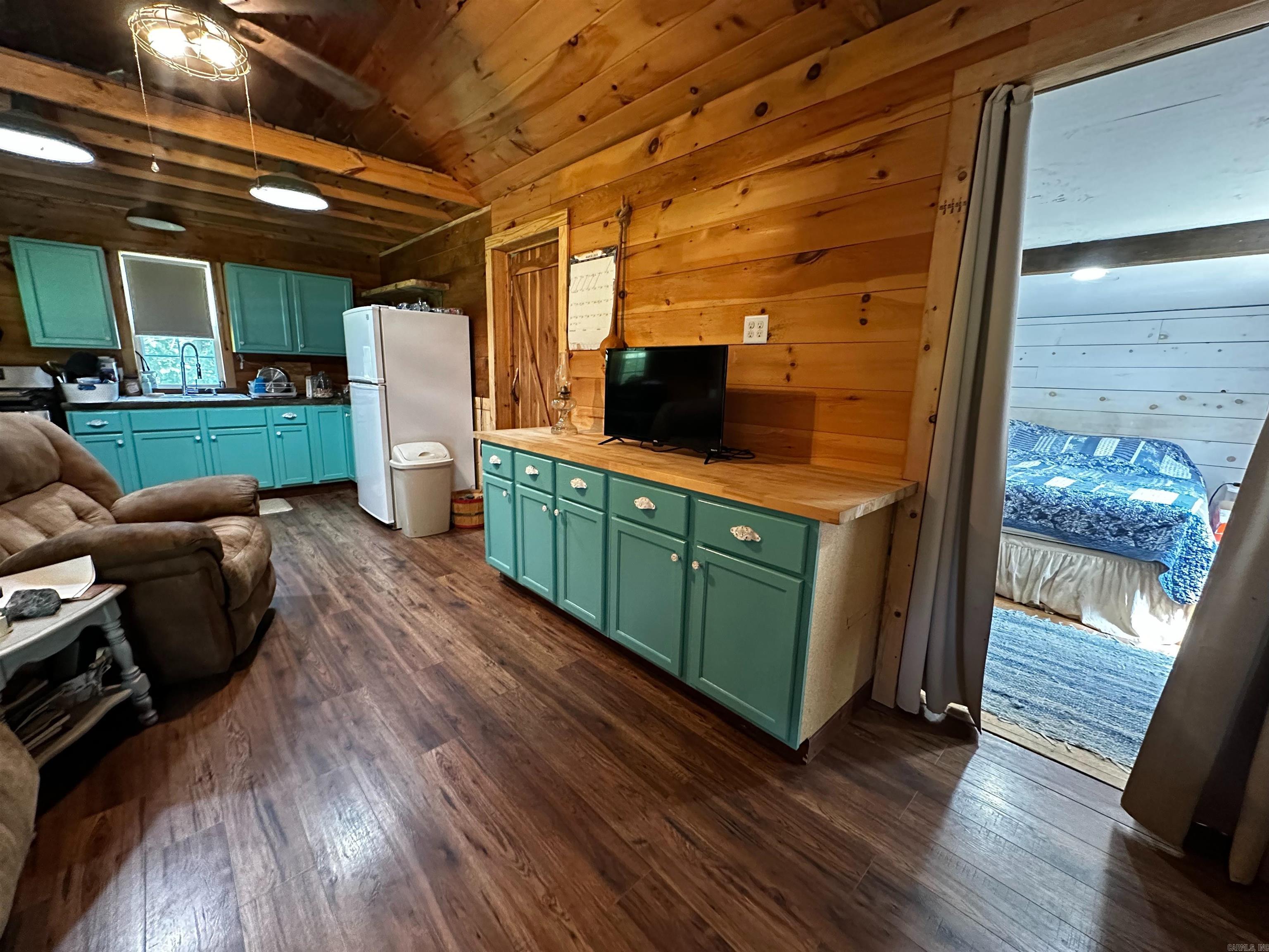 25846 E Highway 14  Mountain View, AR