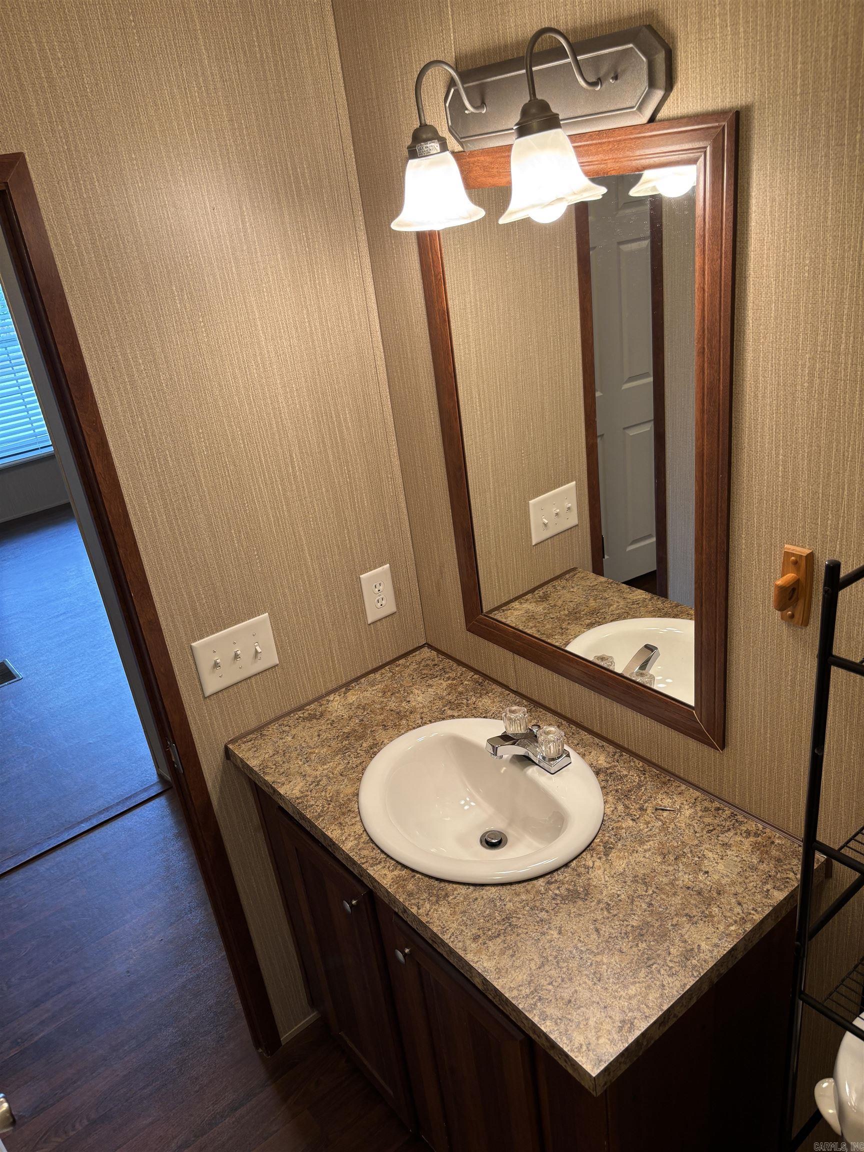 25 E King St  Lamar, AR