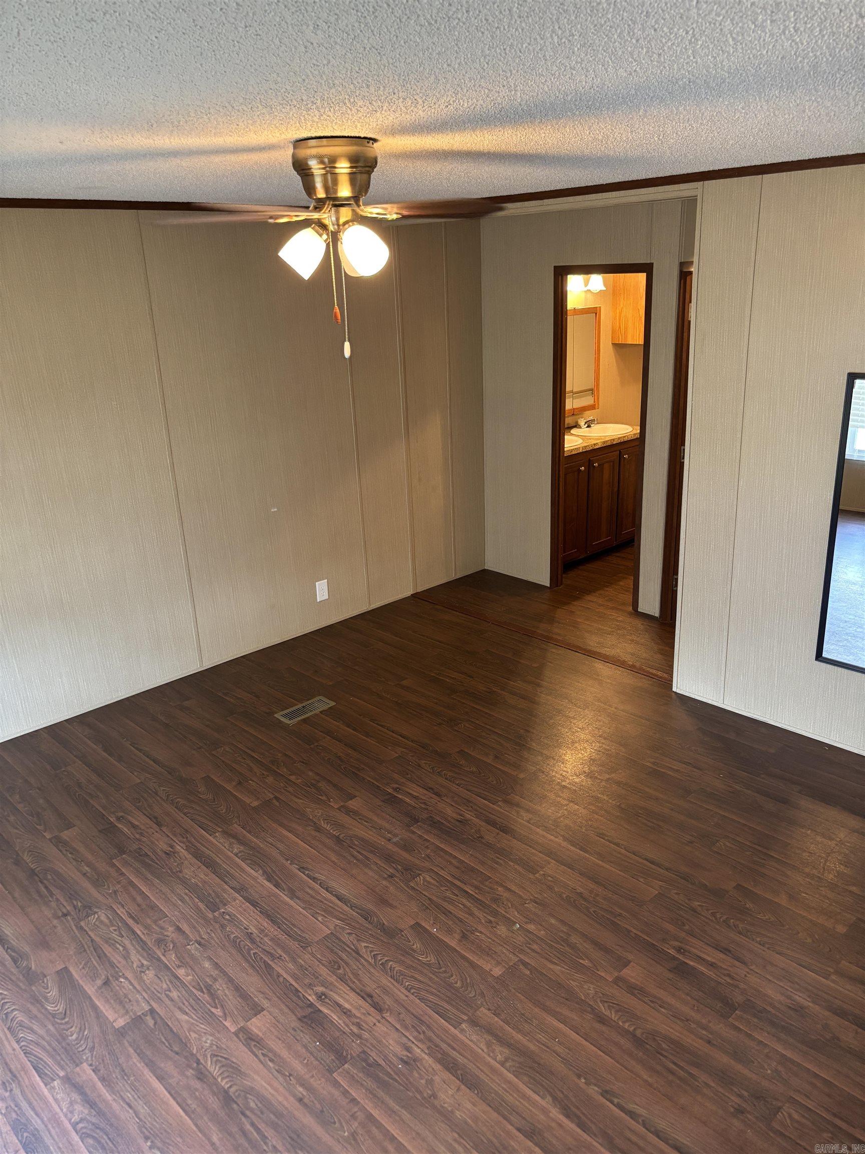 25 E King St  Lamar, AR
