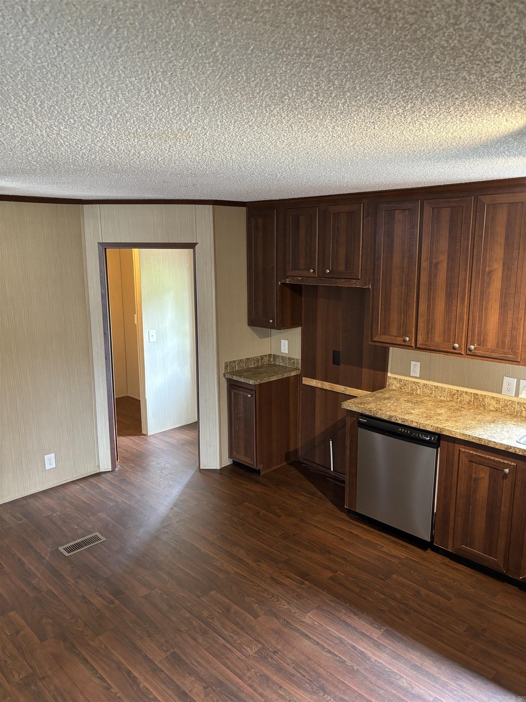 25 E King St  Lamar, AR