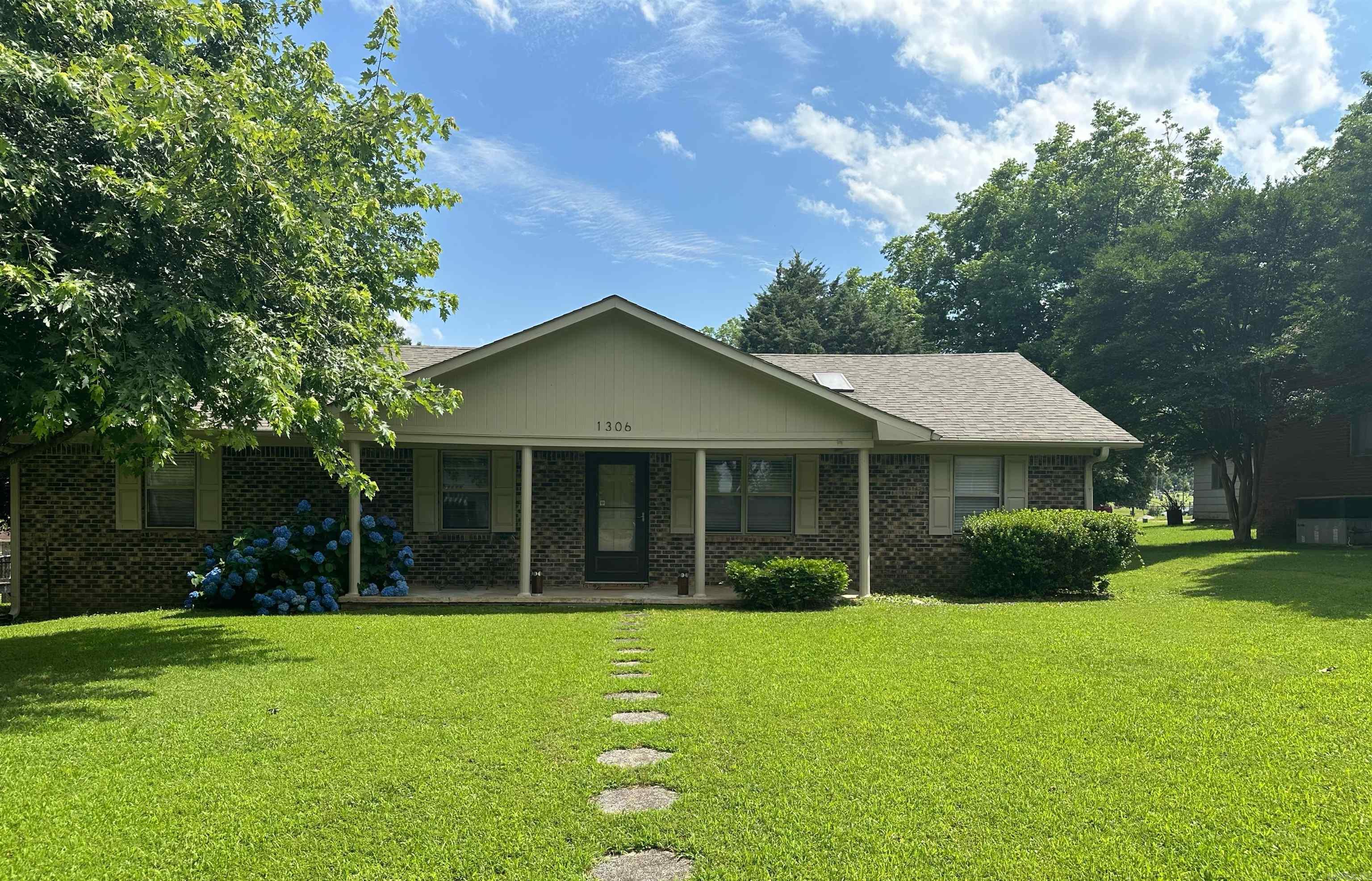1306 W Emerson  Paragould, AR