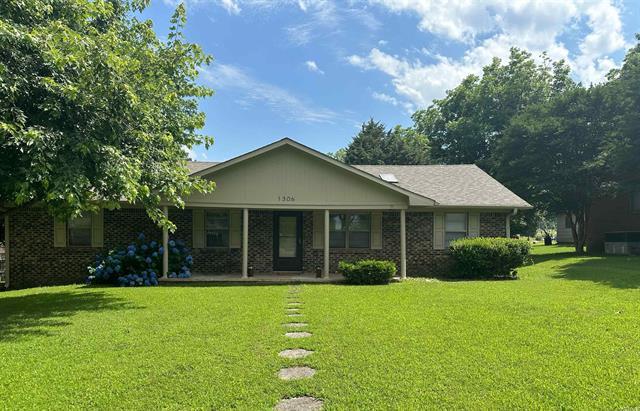 1306 W Emerson  Paragould, AR