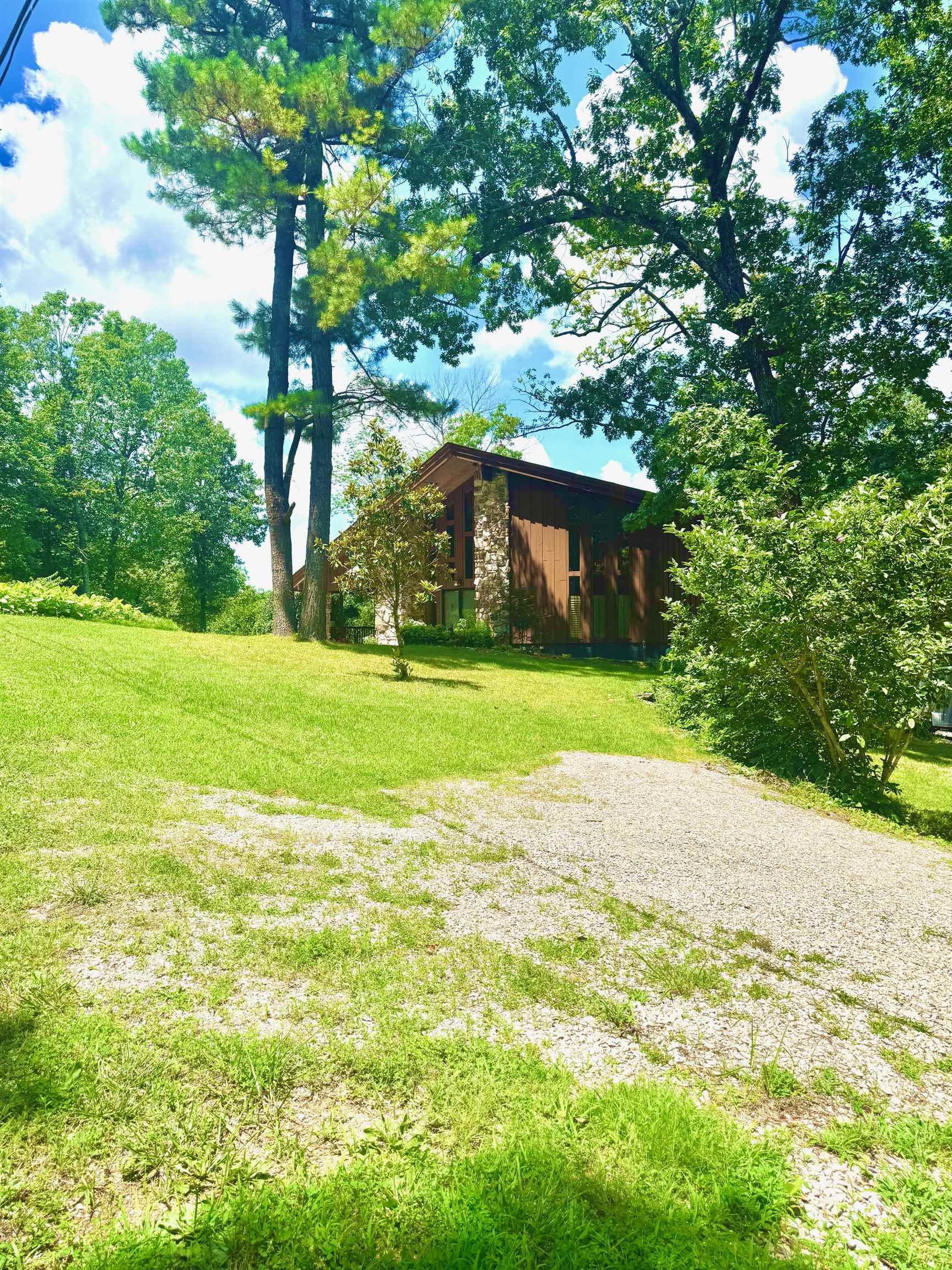 42 W Waketa Dr  Cherokee Village, AR