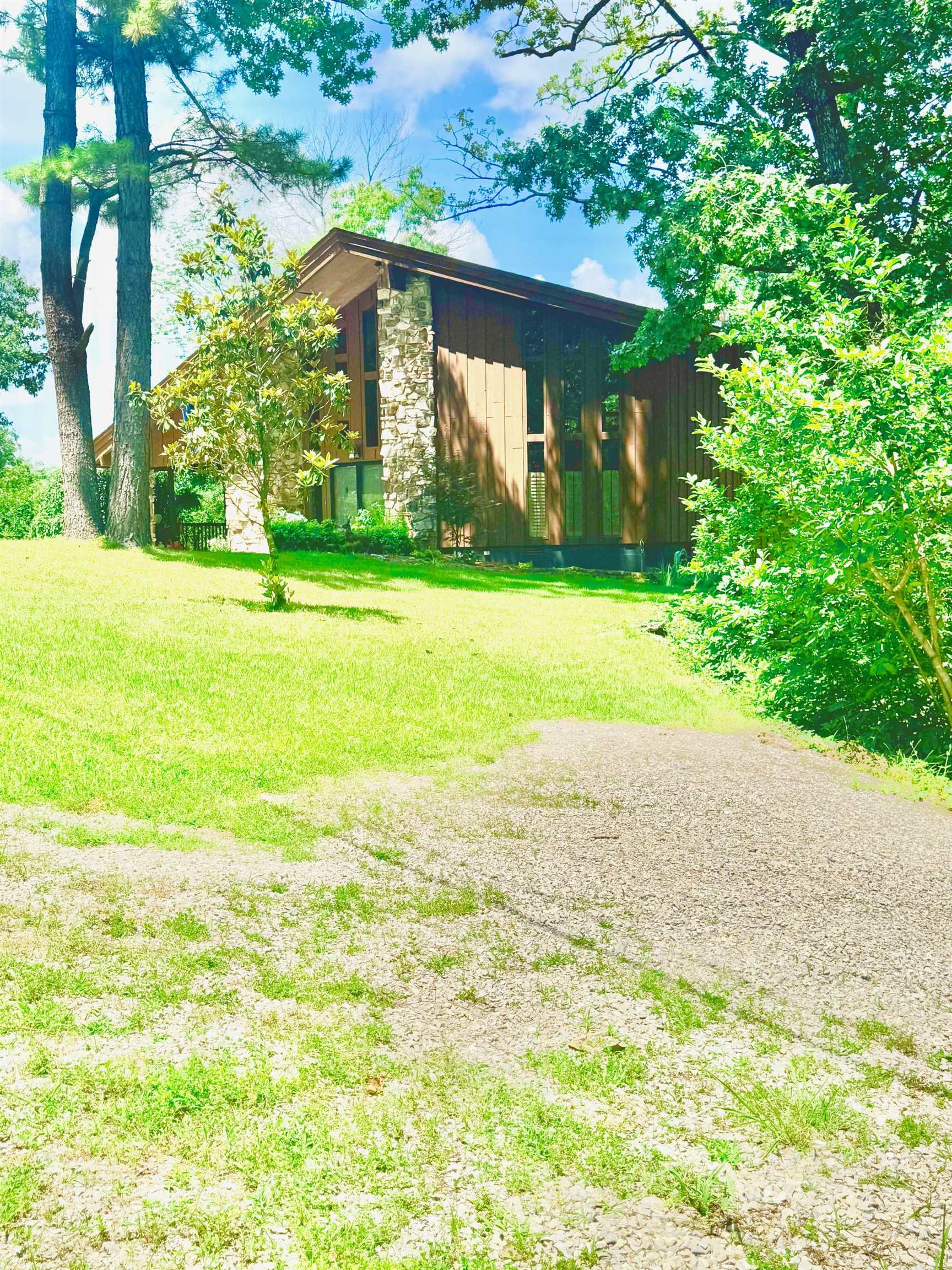 42 W Waketa Dr  Cherokee Village, AR