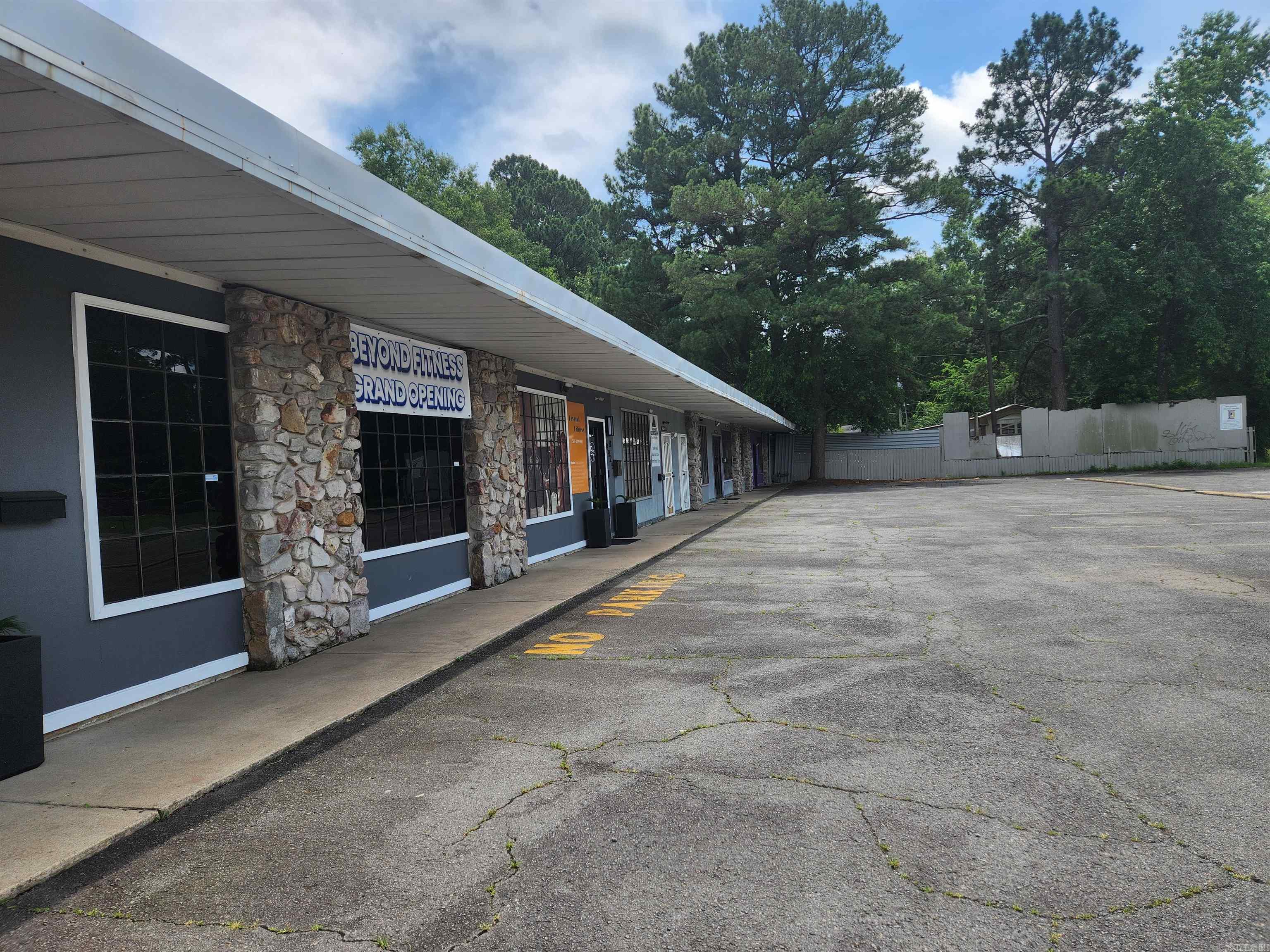 8925/ 8919 Gardner  Little Rock, AR