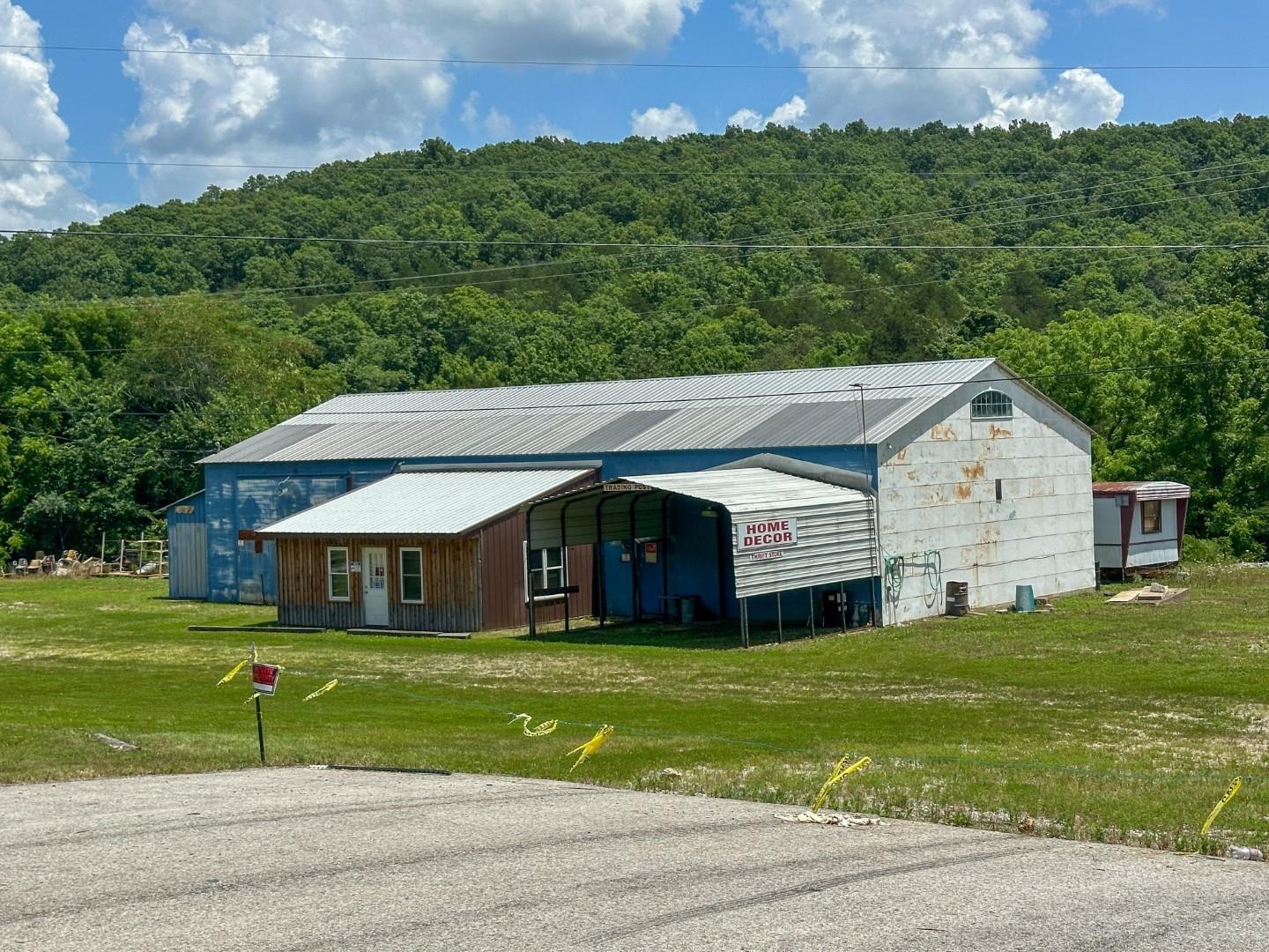 2275 Highway 63  Hardy, AR